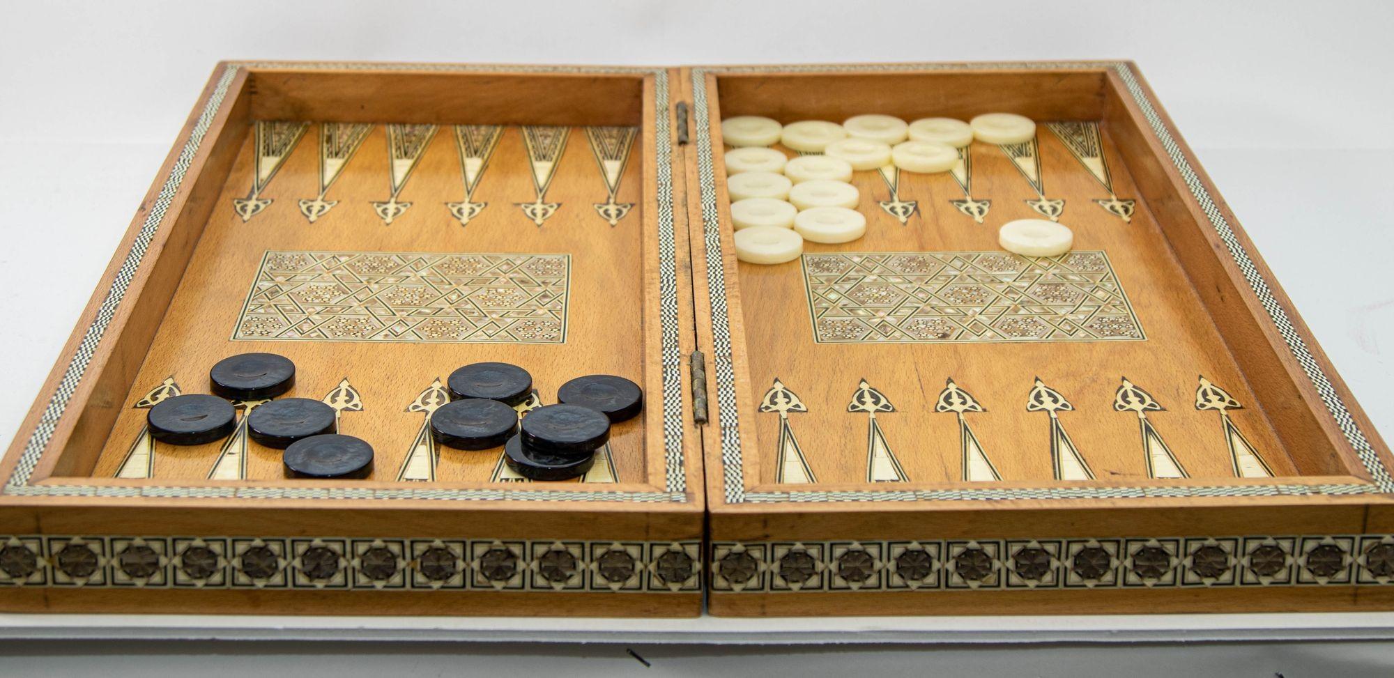 Anglo Indian Mother-of-Pearl Backgammon, Chess and Checkers Box with Game Pieces In Good Condition In North Hollywood, CA