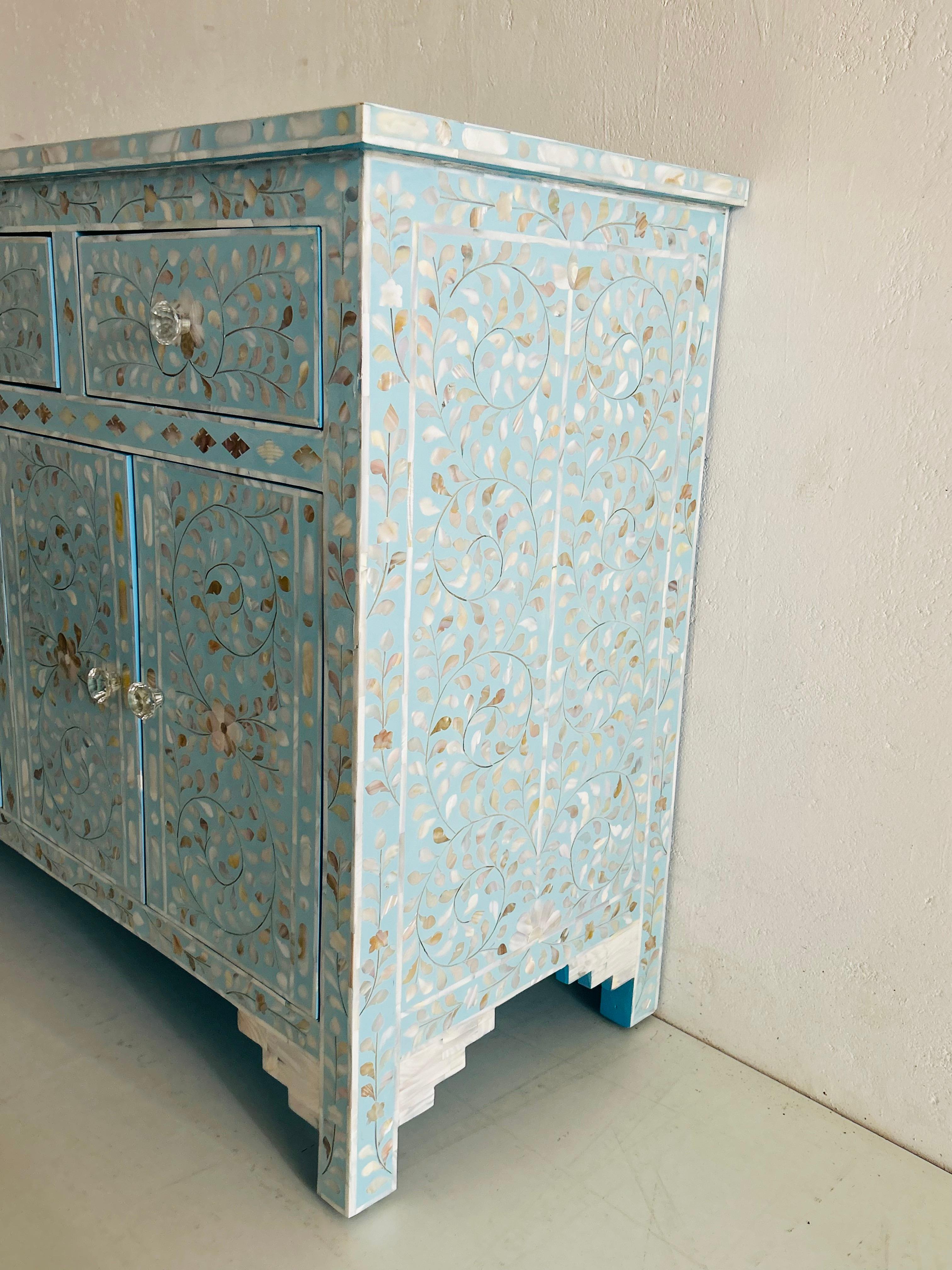 Anglo-indischer Perlmutt-Buffetschrank, Sideboards (Holz) im Angebot