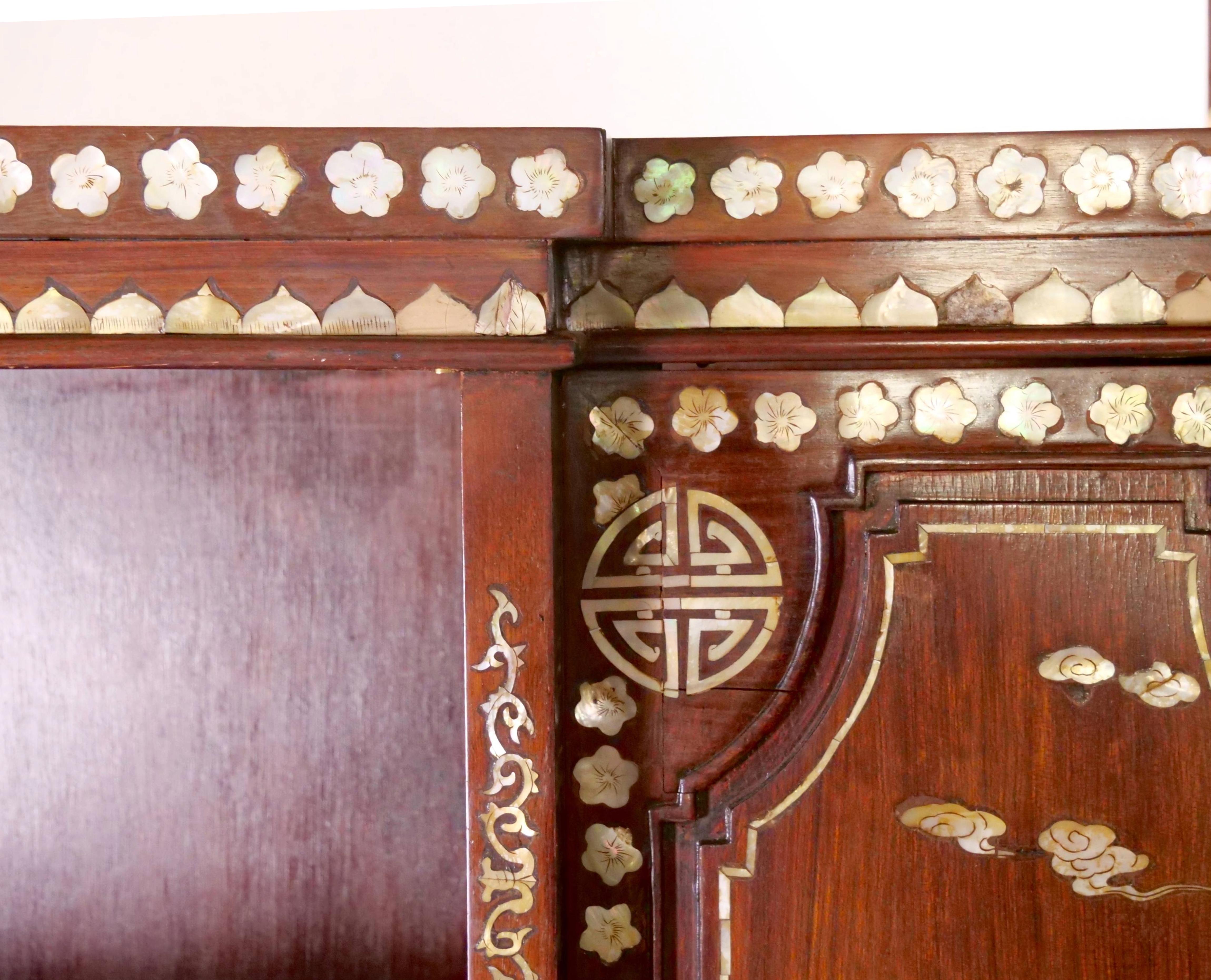 Anglo-Indian Mother-of-pearl Inlaid Bookcase / Display Cabinet  For Sale 8