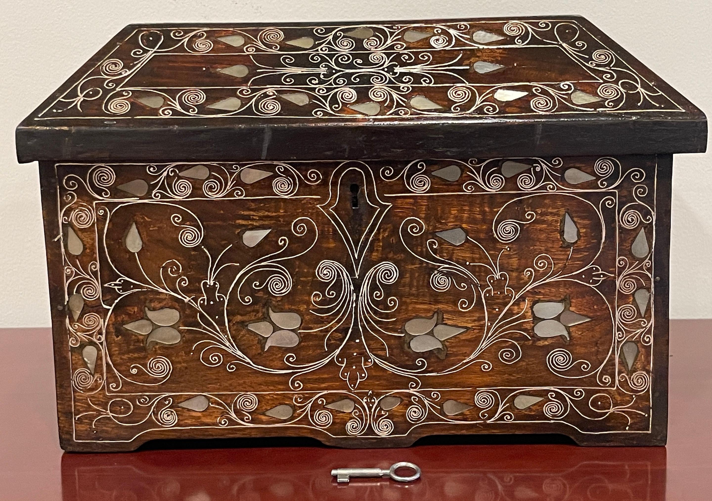 Anglo-Indian Mother of Pearl Inlaid Trunk/Box  6