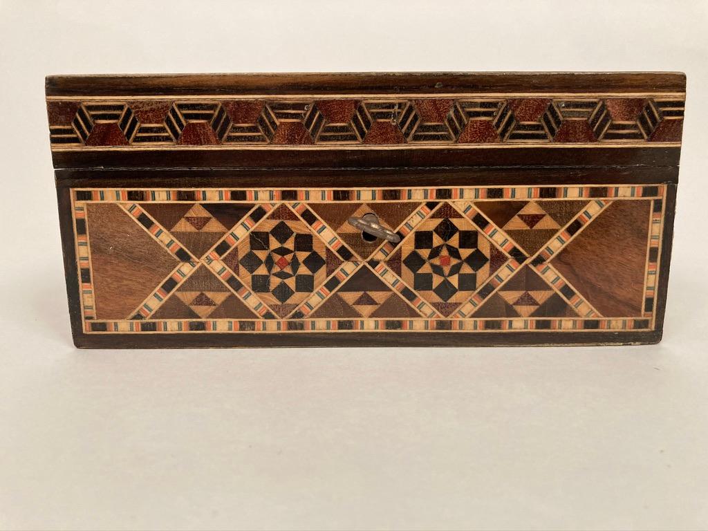 20th Century Anglo-Indian Mother of Pearl, Rosewood and Ebony Inlaid Box