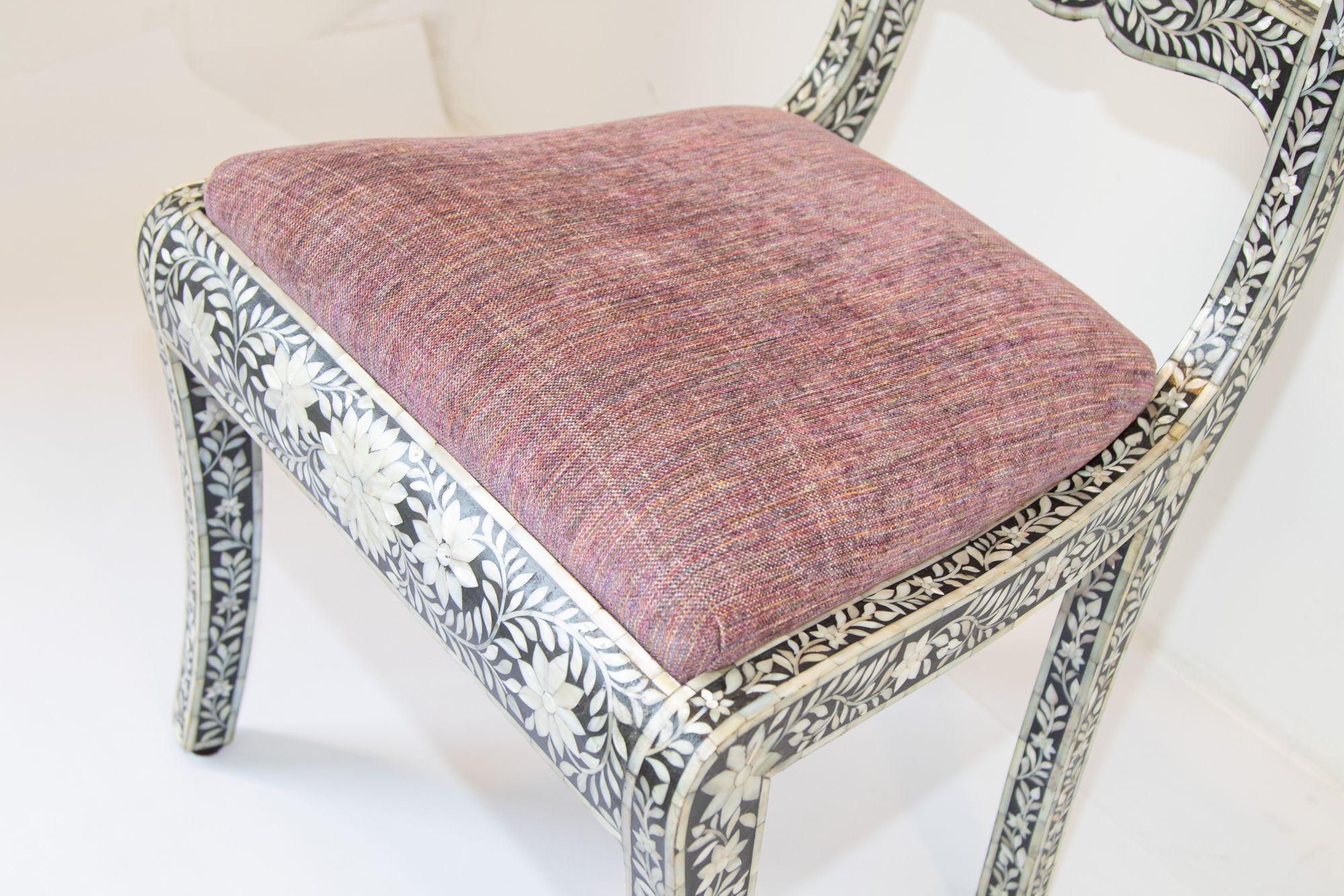 Chaise d'appoint moghol anglo-indienne incrustée de nacre avec tête de bélier en vente 1