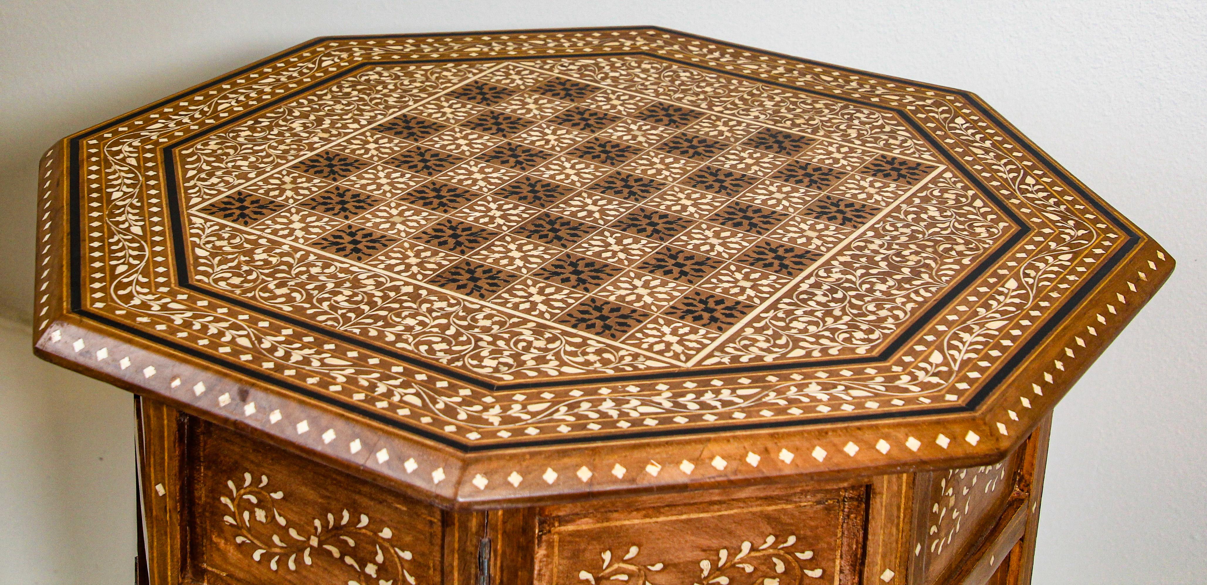 Anglo-Indian Octagonal Mughal Moorish Chess Game Table with Inlay India 4