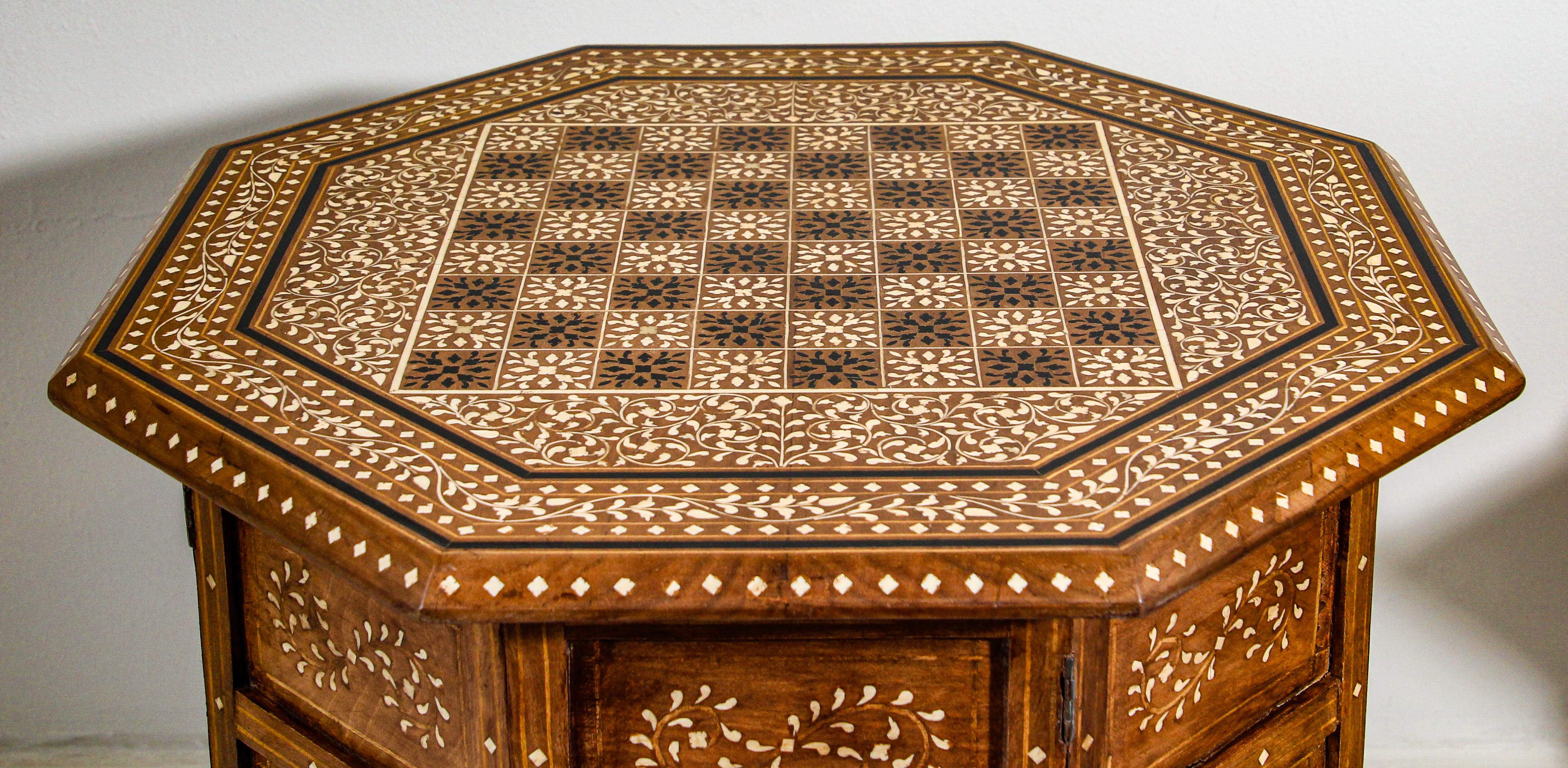 Anglo-Indian Octagonal Mughal Moorish Chess Game Table with Inlay India 5
