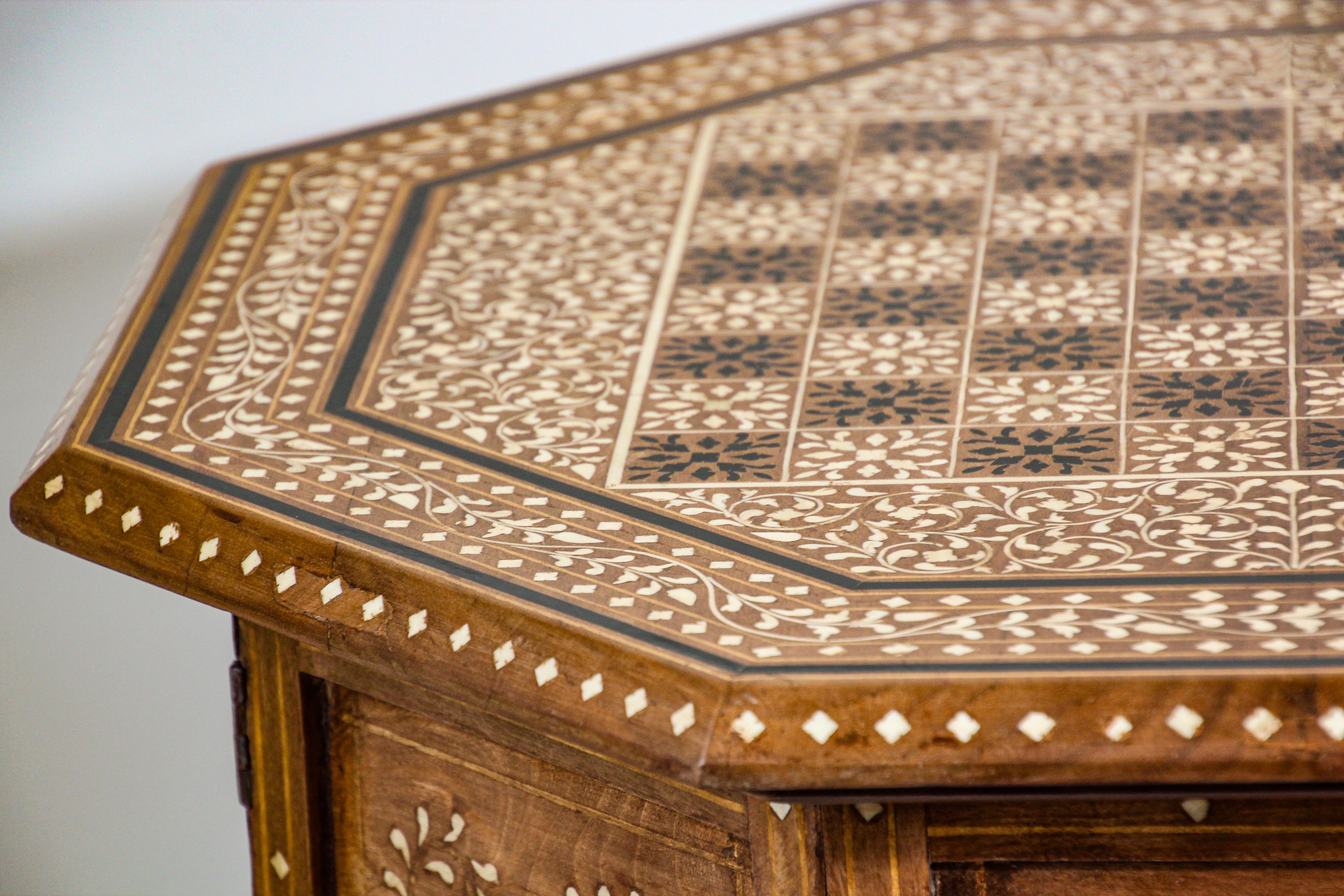 20th Century Anglo-Indian Octagonal Mughal Moorish Chess Game Table with Inlay India