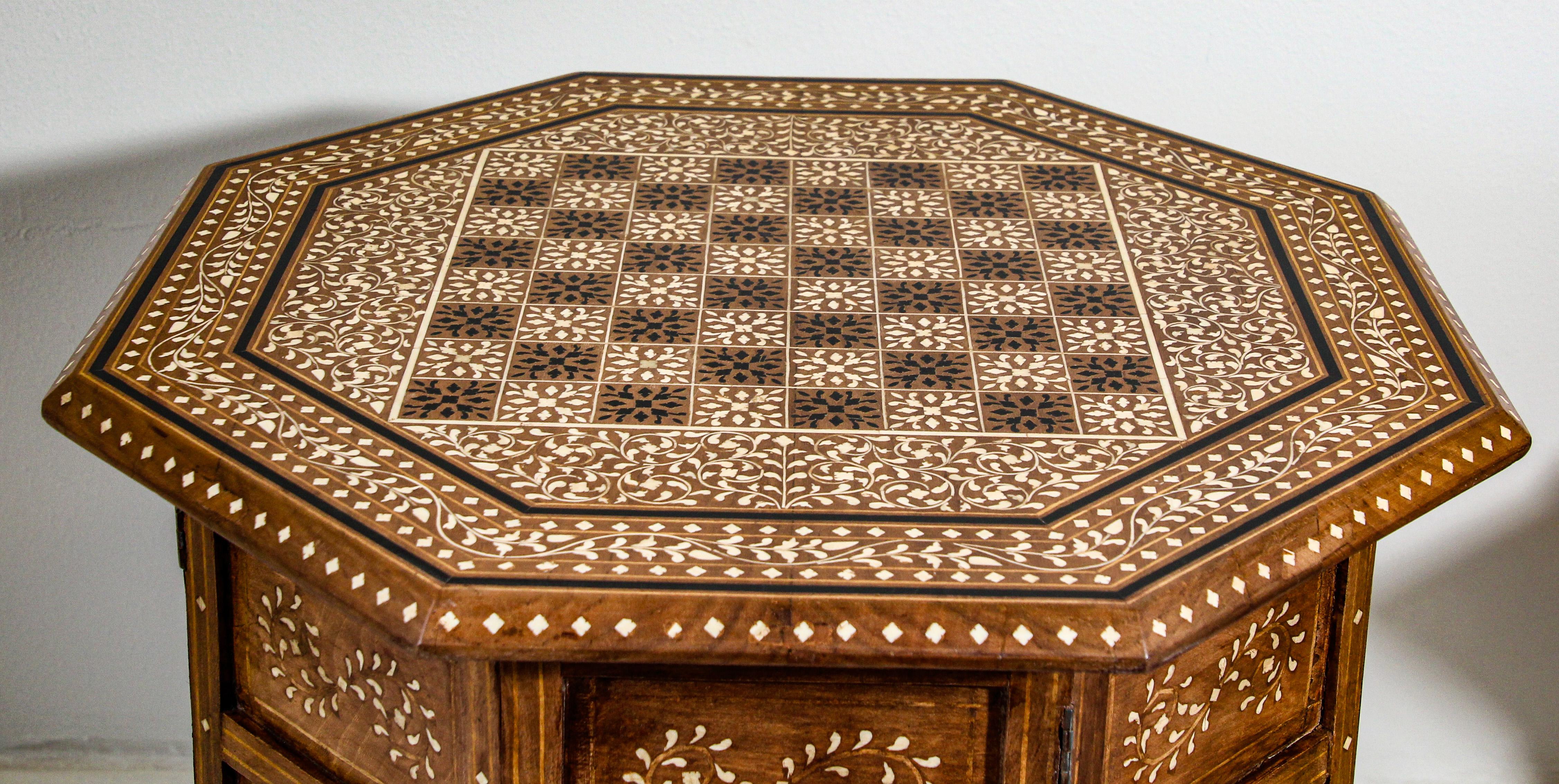 Anglo-Indian Octagonal Mughal Moorish Chess Game Table with Inlay India 2