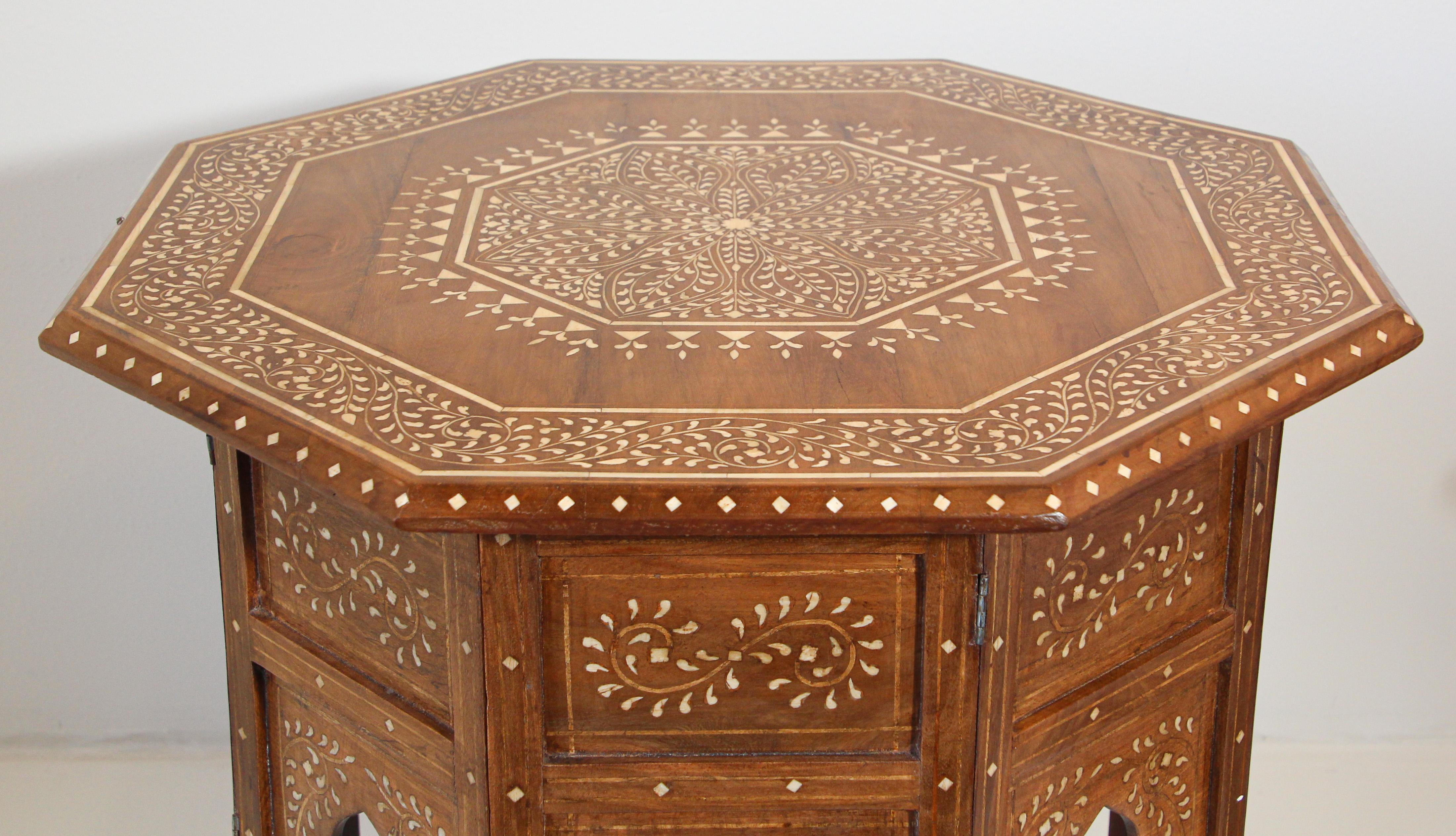 Anglo-Indian Octagonal Mughal Moorish Table with Inlay India In Good Condition In North Hollywood, CA