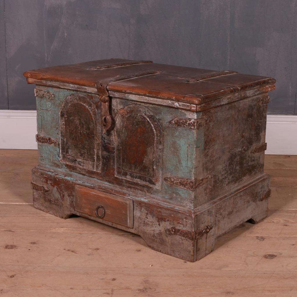 Anglo-Indian Painted Coffer In Good Condition In Leamington Spa, Warwickshire