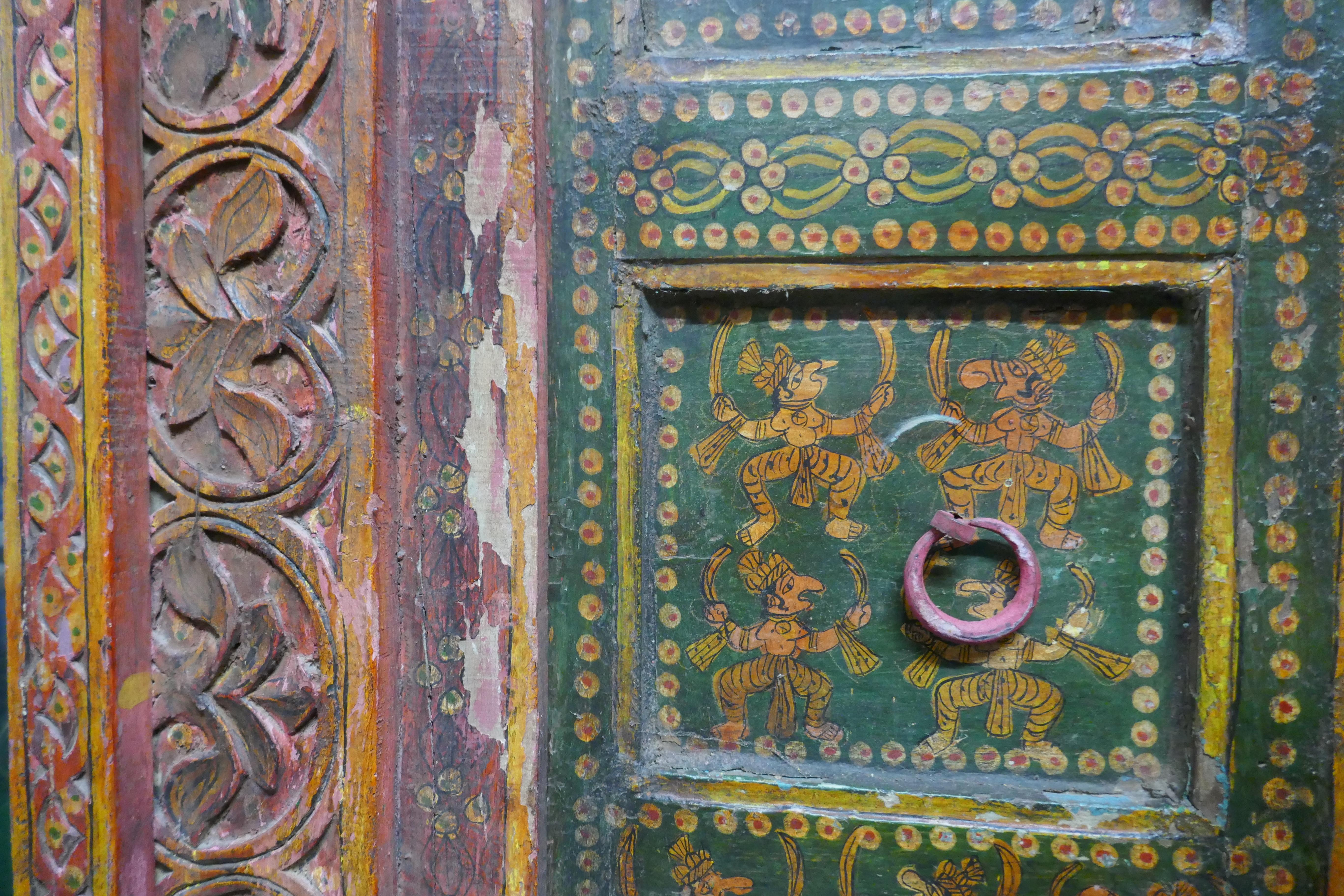 Portes anglo-indiennes peintes dans un cadre d'origine, art mural en vente 4