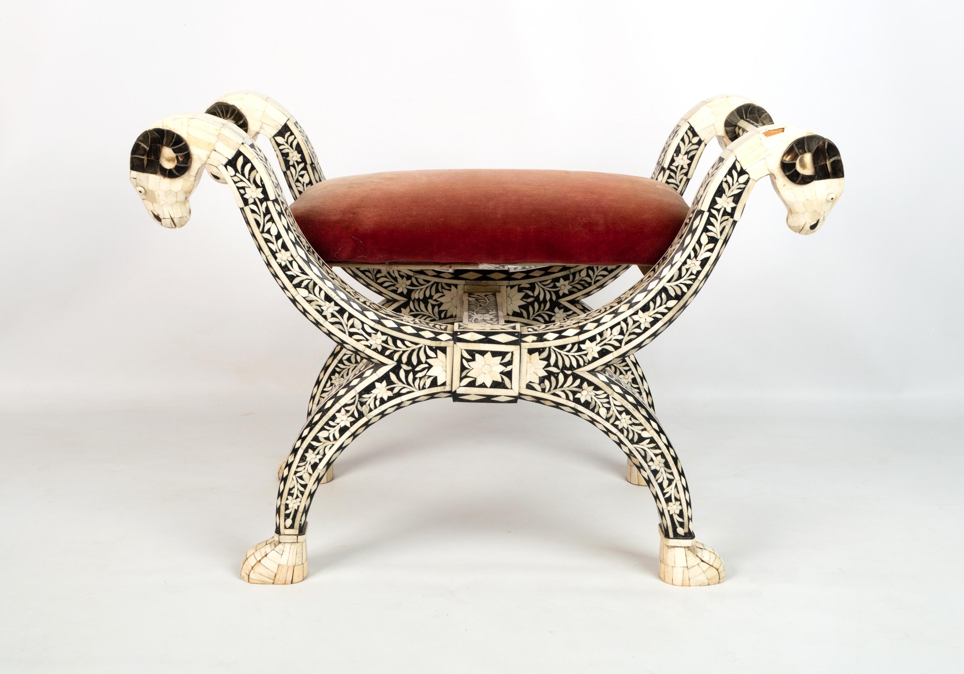 Début du 20ème siècle Tabouret ottoman anglo-indien Rajasthani en nacre en vente