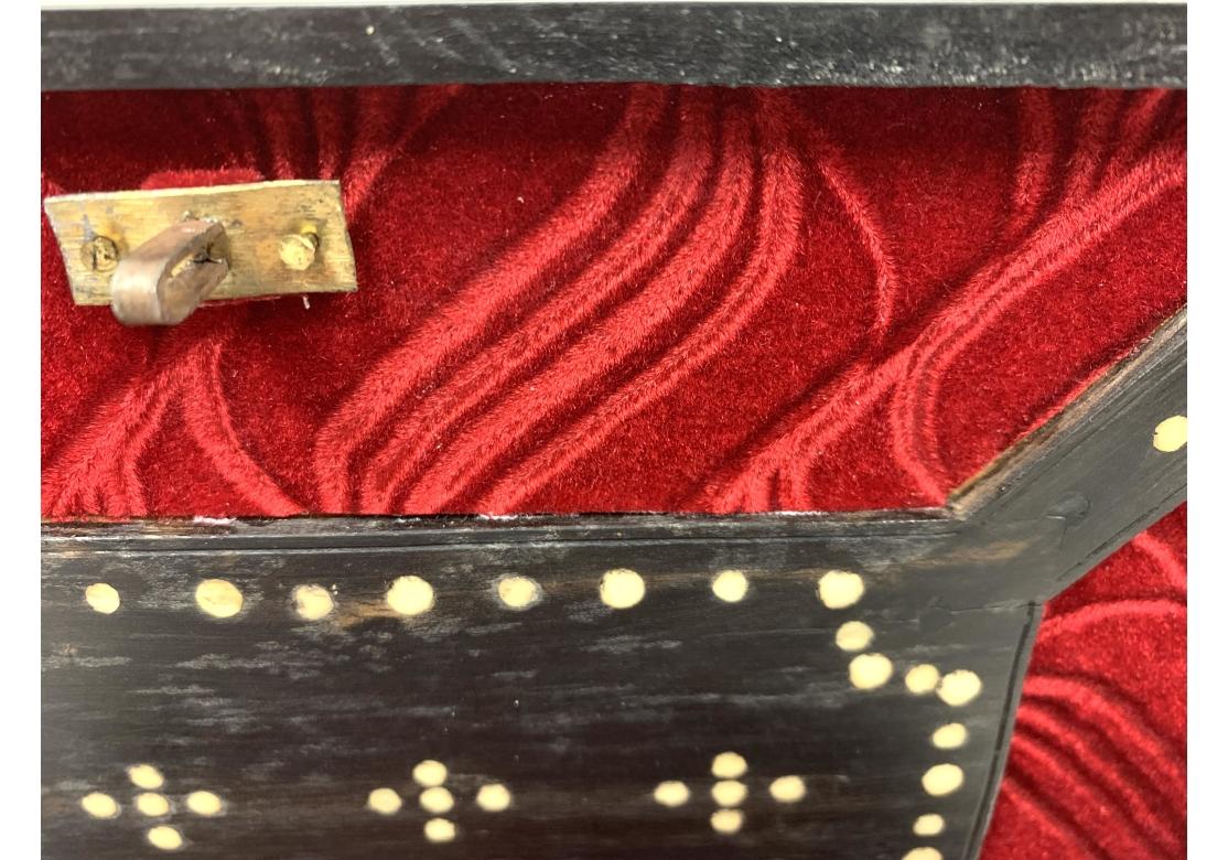 Anglo Indian Rectangular Porcupine Quill & Bone Box In Fair Condition For Sale In Bridgeport, CT