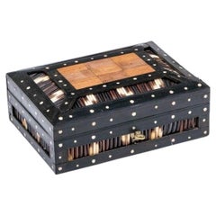 Caja rectangular angloindia de pluma de puercoespín y hueso