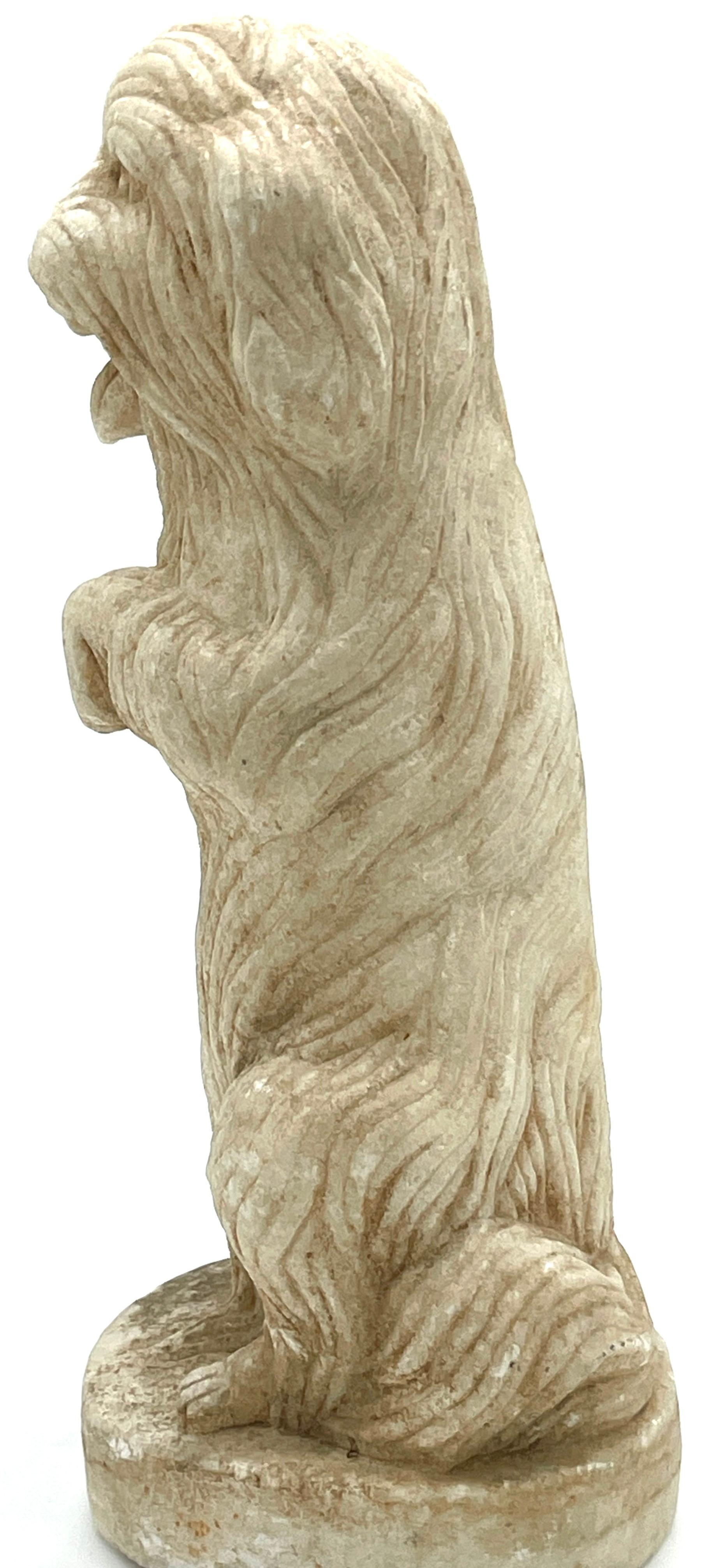 Anglo-indische Regency-Skulptur eines sitzenden langen Haar Terriers aus geschnitztem Marmor im Regency-Stil  im Angebot 2