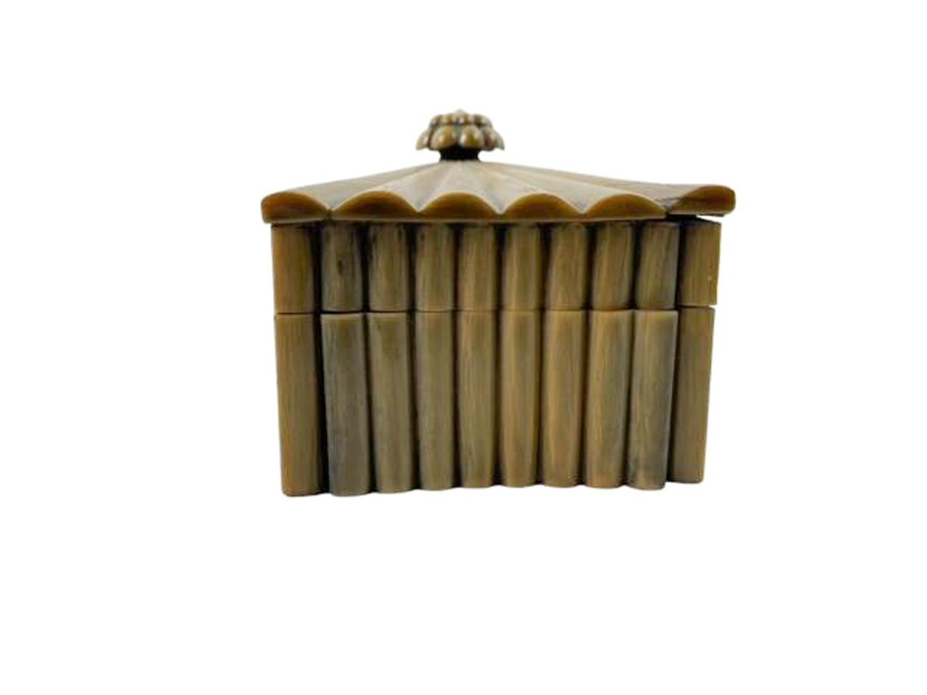 Anglo-Indian Ribbed Horn Box with Sandalwood Interior  In Good Condition In Chapel Hill, NC