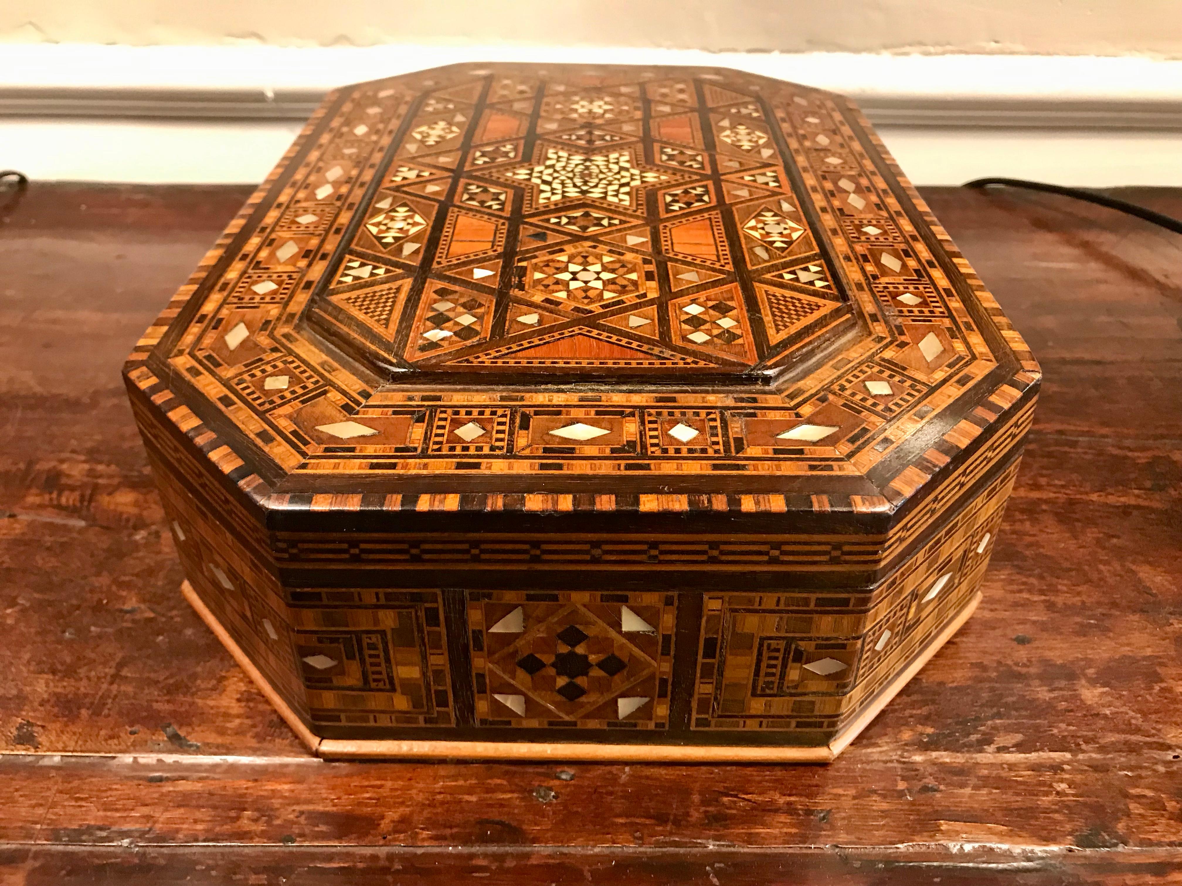 Moroccan Rosewood and Mother of Pearl Inlaid Box 4
