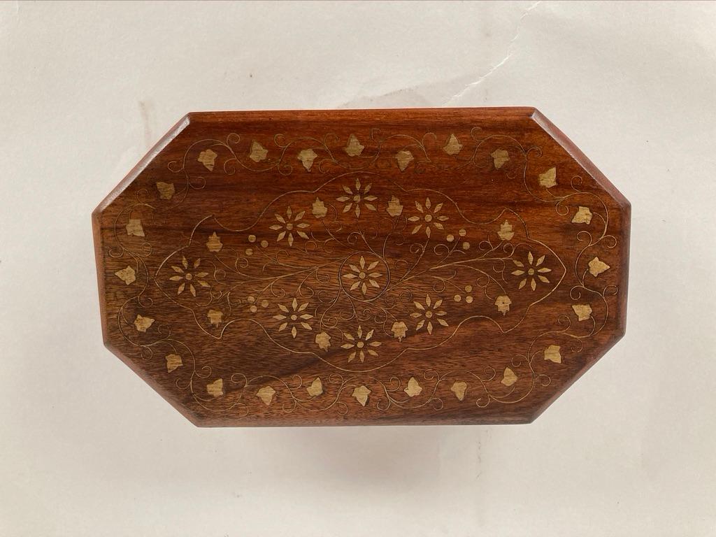 Anglo-Indian Rosewood Box with Brass Inlay 6