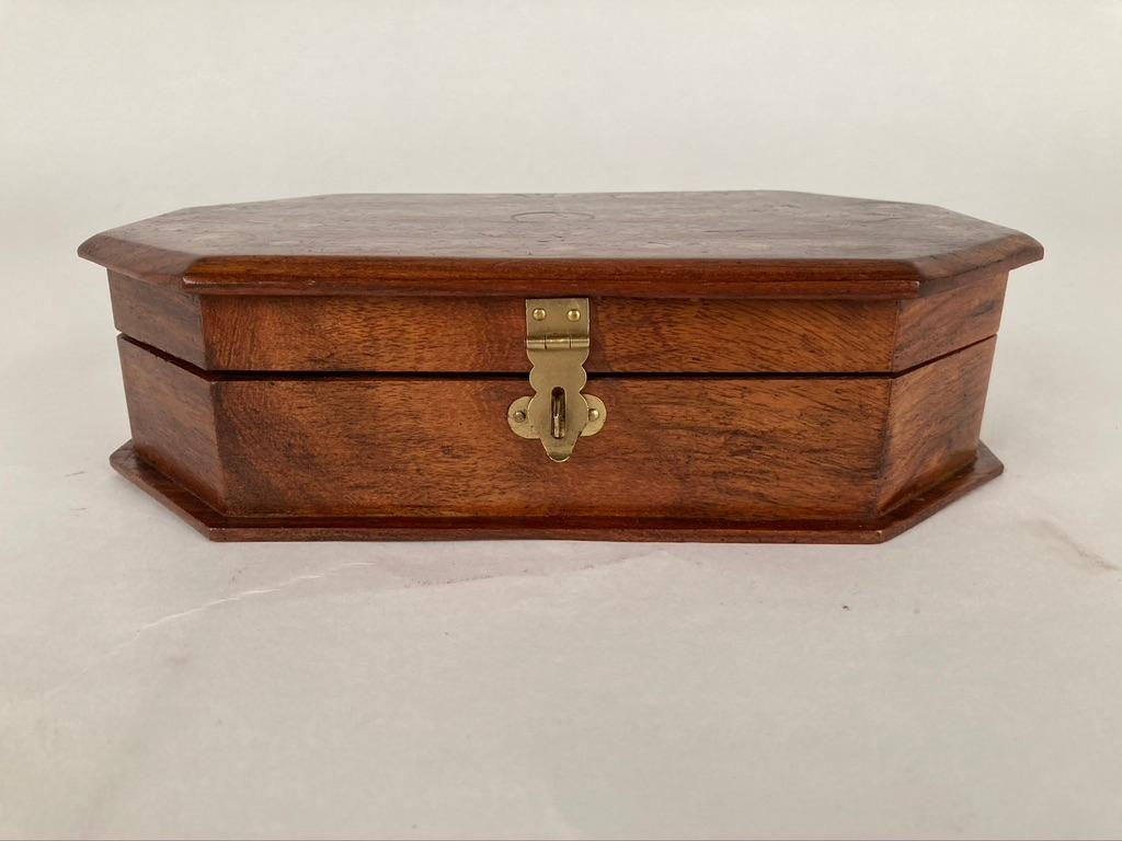 Anglo-Indian Rosewood Box with Brass Inlay 5