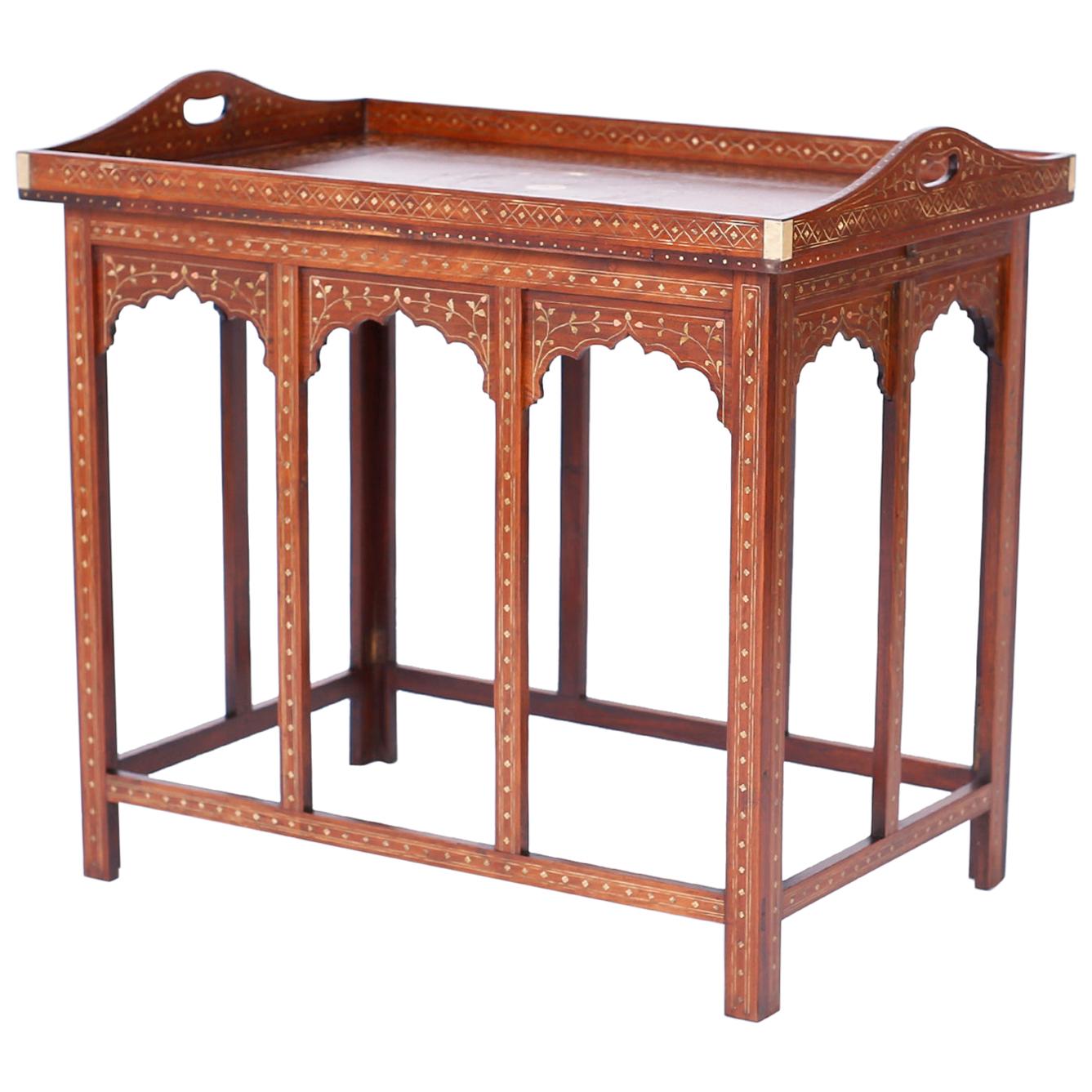 Tabletttisch aus anglo-indischem Rosenholz mit Intarsien