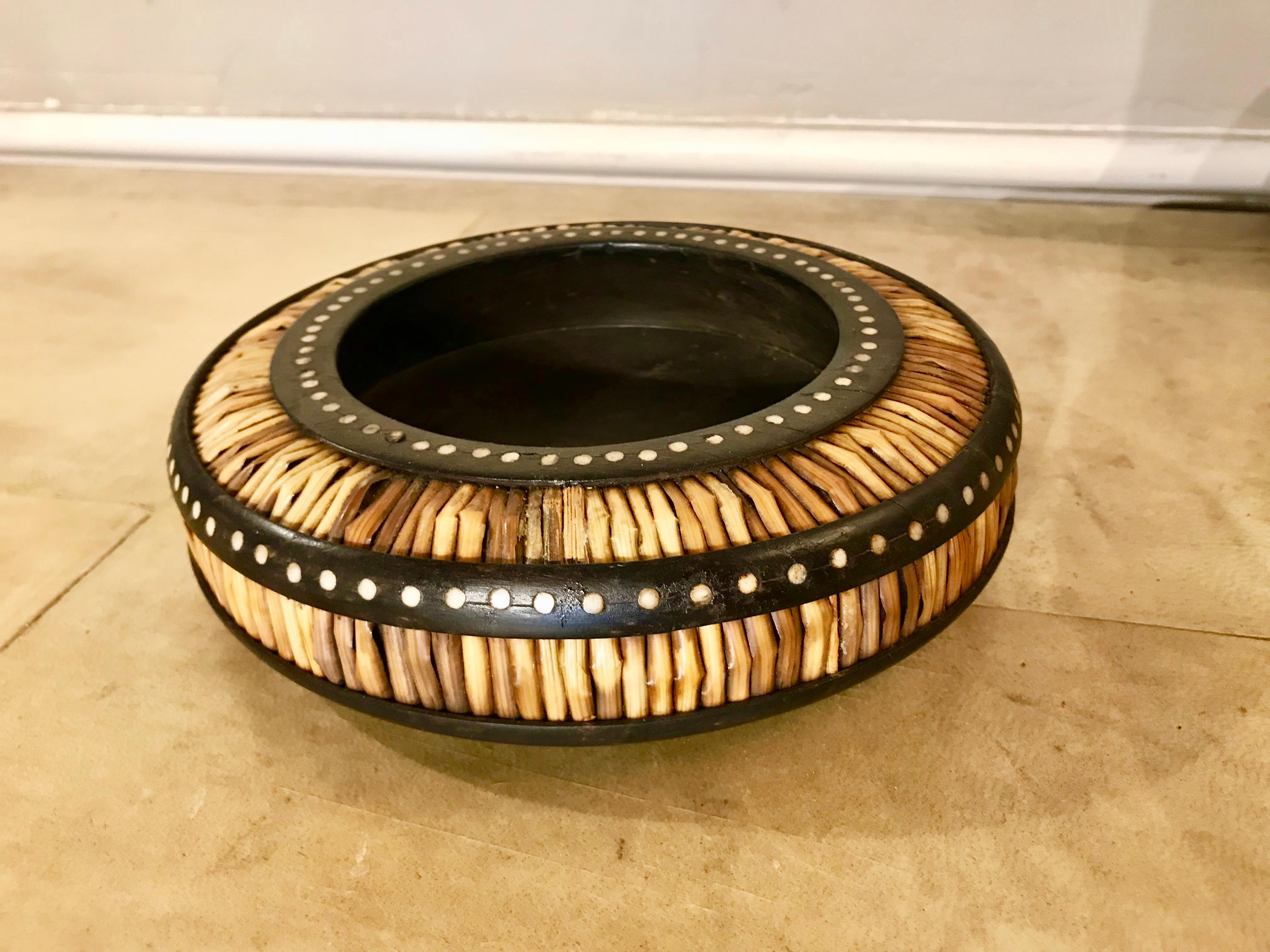 Anglo-Indian Round Porcupine Quill Box In Excellent Condition In Stamford, CT