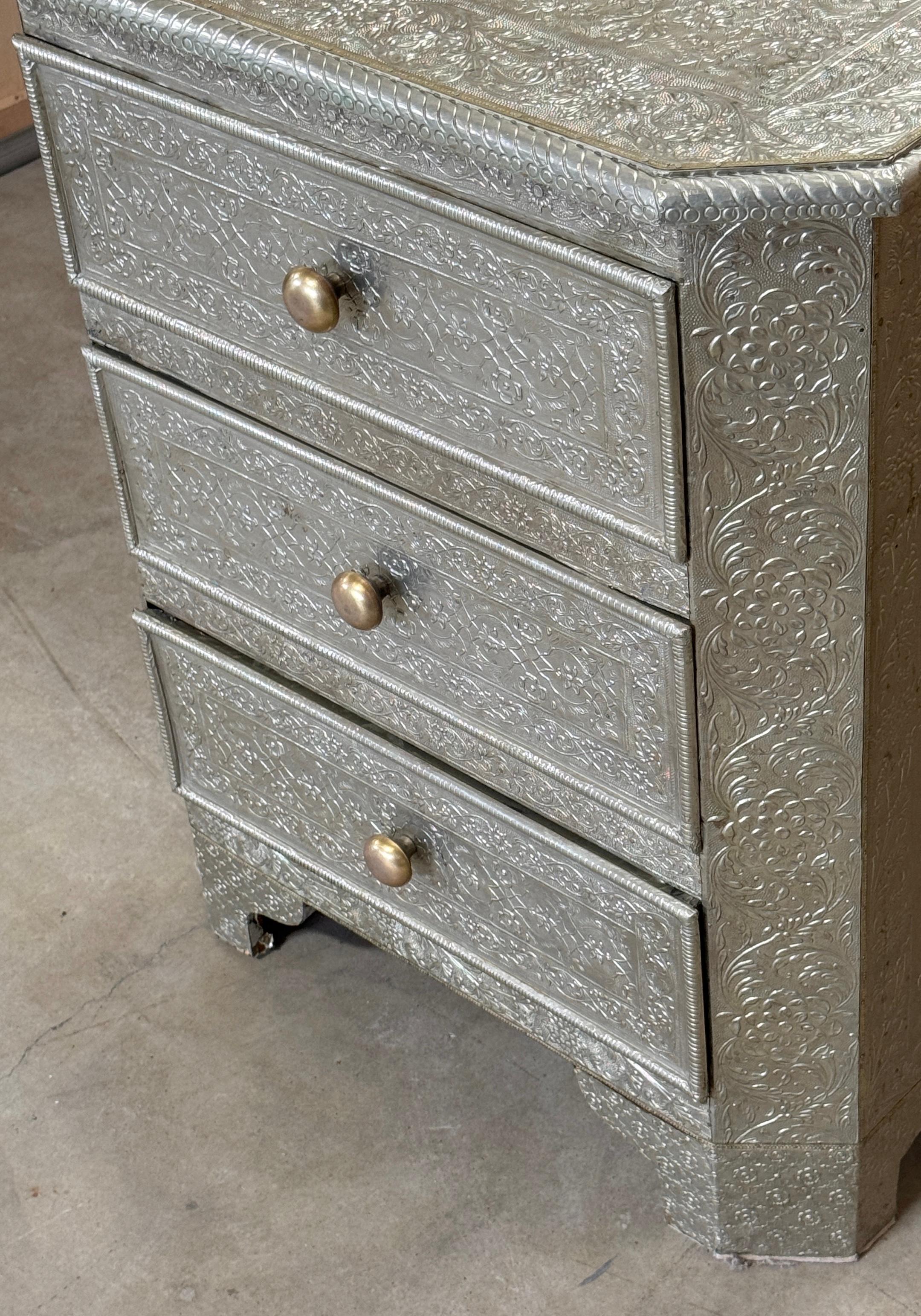 Anglo- Indian Silver Clad Repoused Three Dawer Chest or Nightstand In Good Condition In West Palm Beach, FL