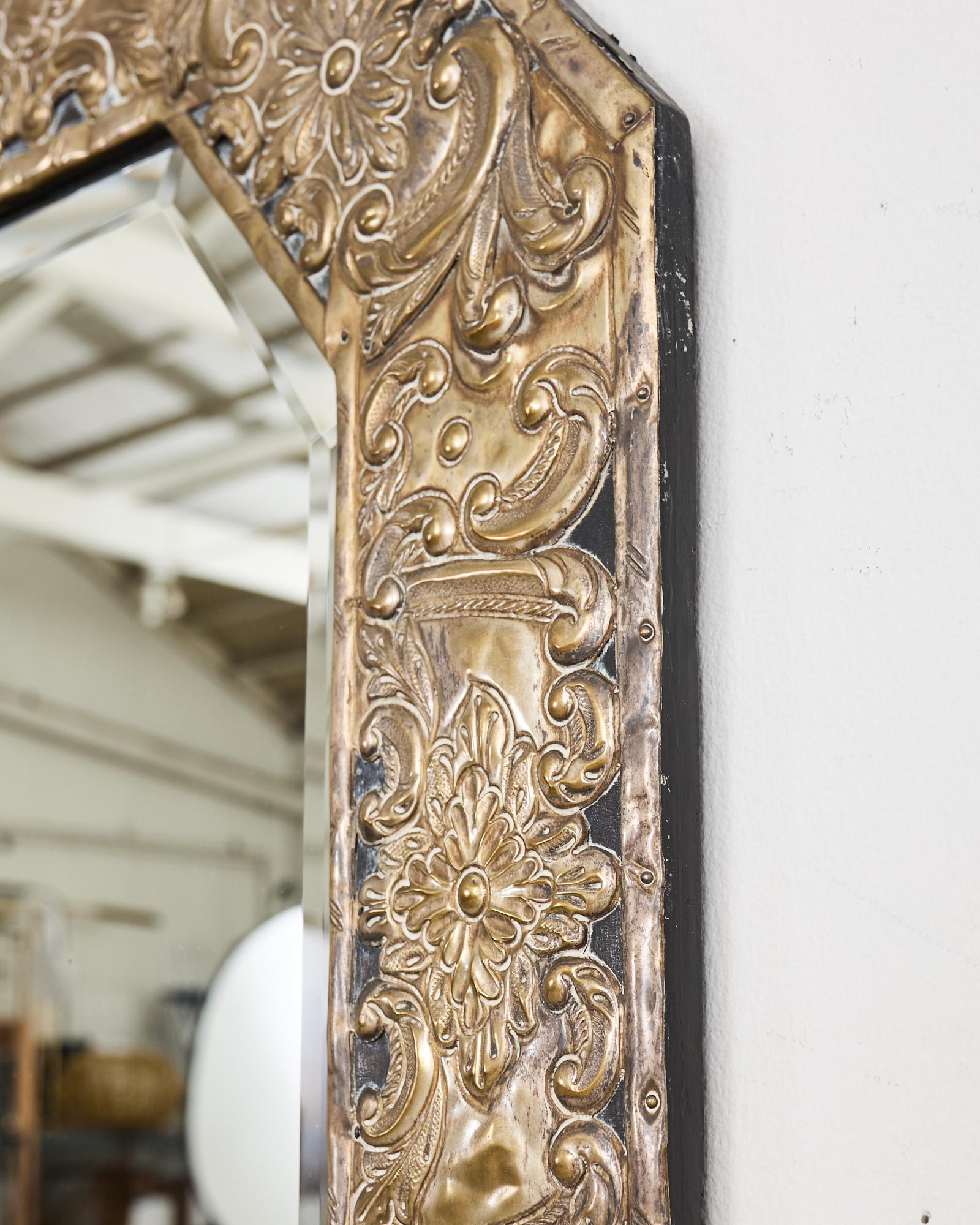 Miroir octogonal anglo-indien en métal argenté en vente 3