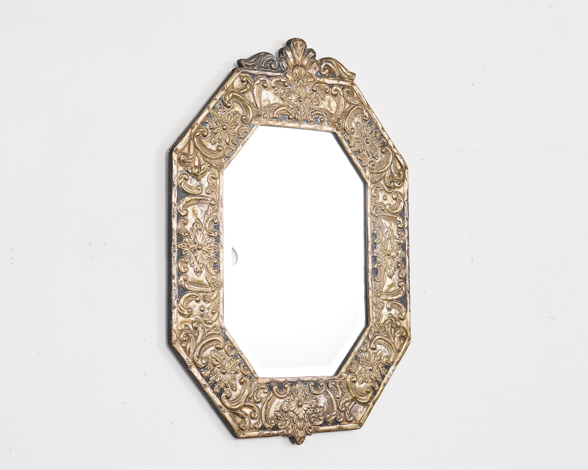 Indien Miroir octogonal anglo-indien en métal argenté en vente