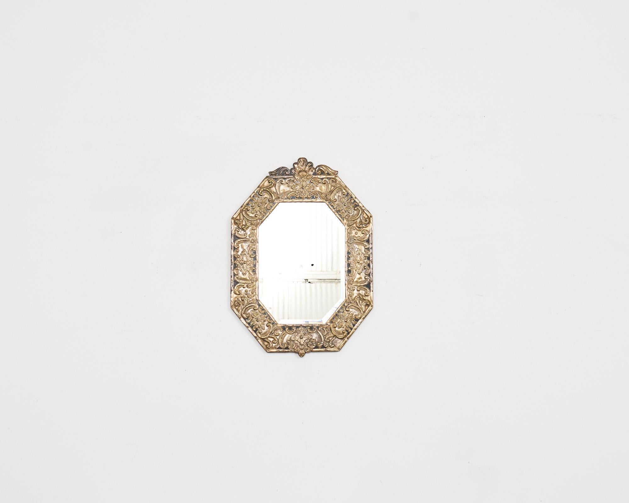 Miroir octogonal anglo-indien en métal argenté Bon état - En vente à Rio Vista, CA
