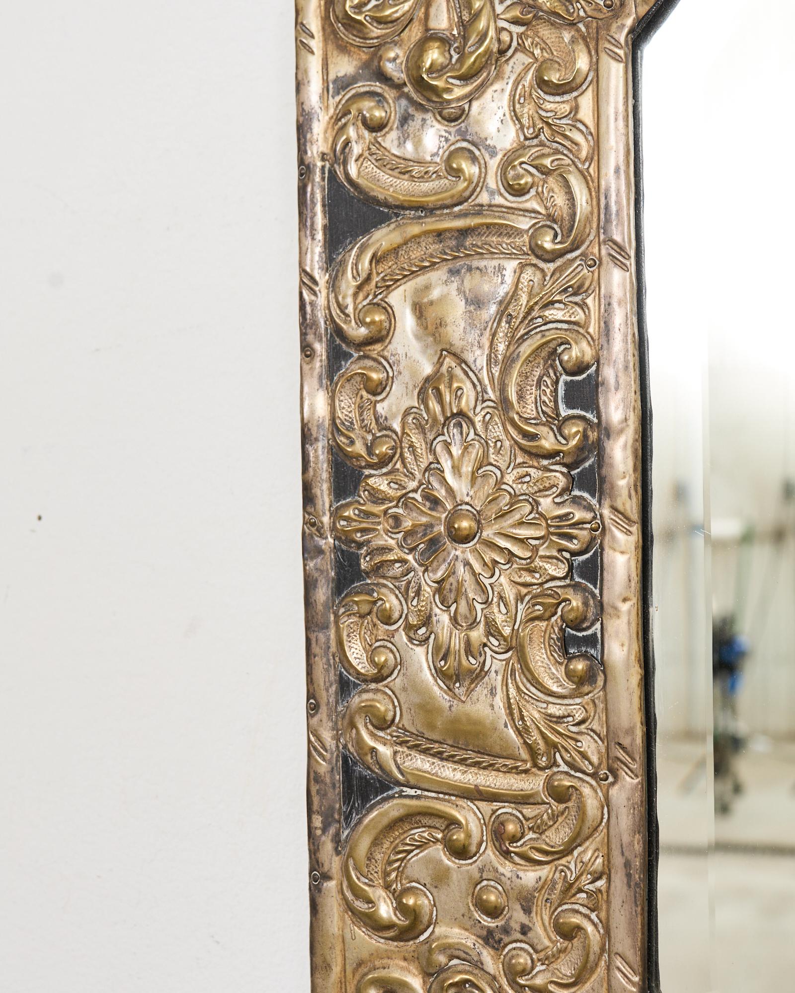 20ième siècle Miroir octogonal anglo-indien en métal argenté en vente