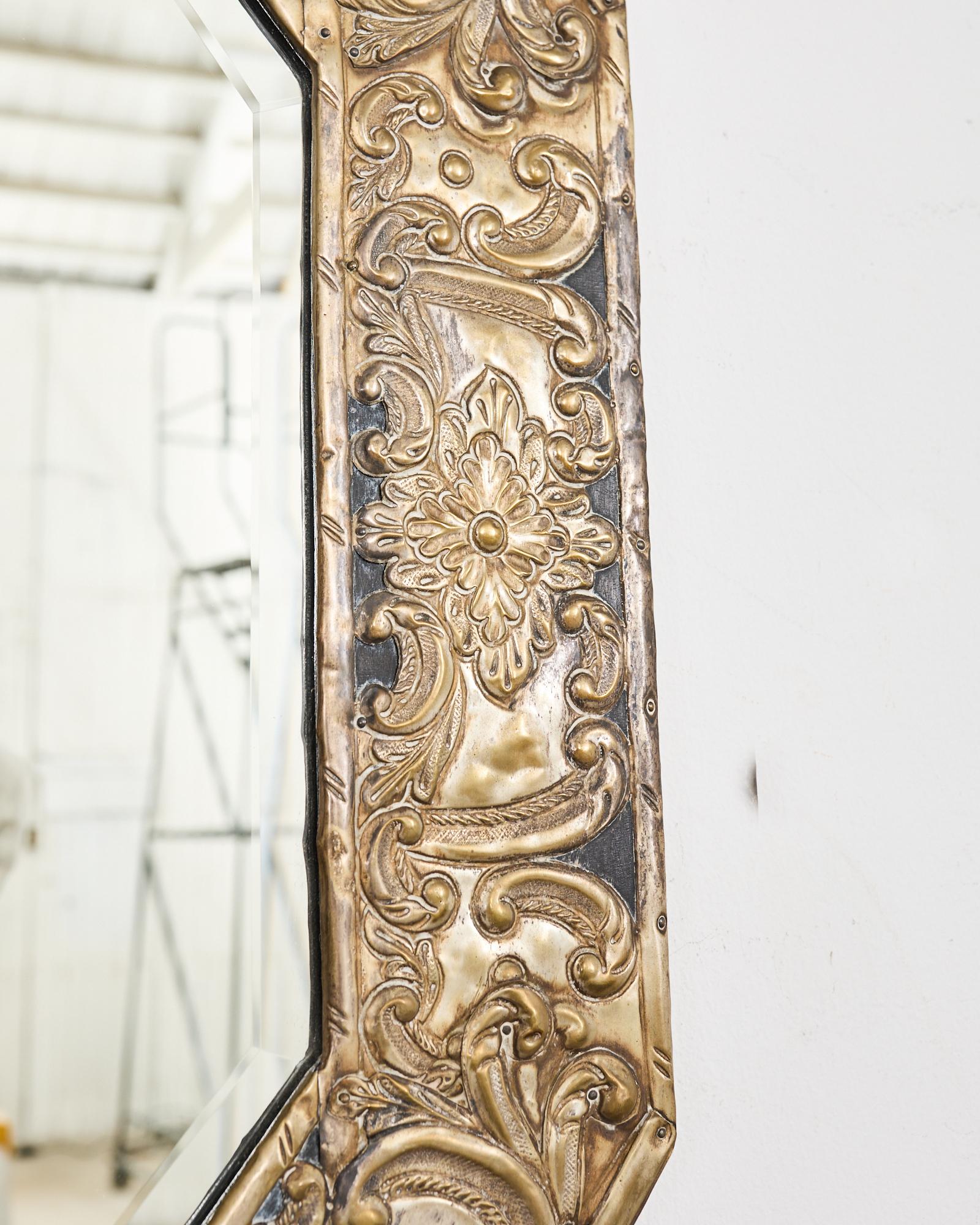 Métal Miroir octogonal anglo-indien en métal argenté en vente