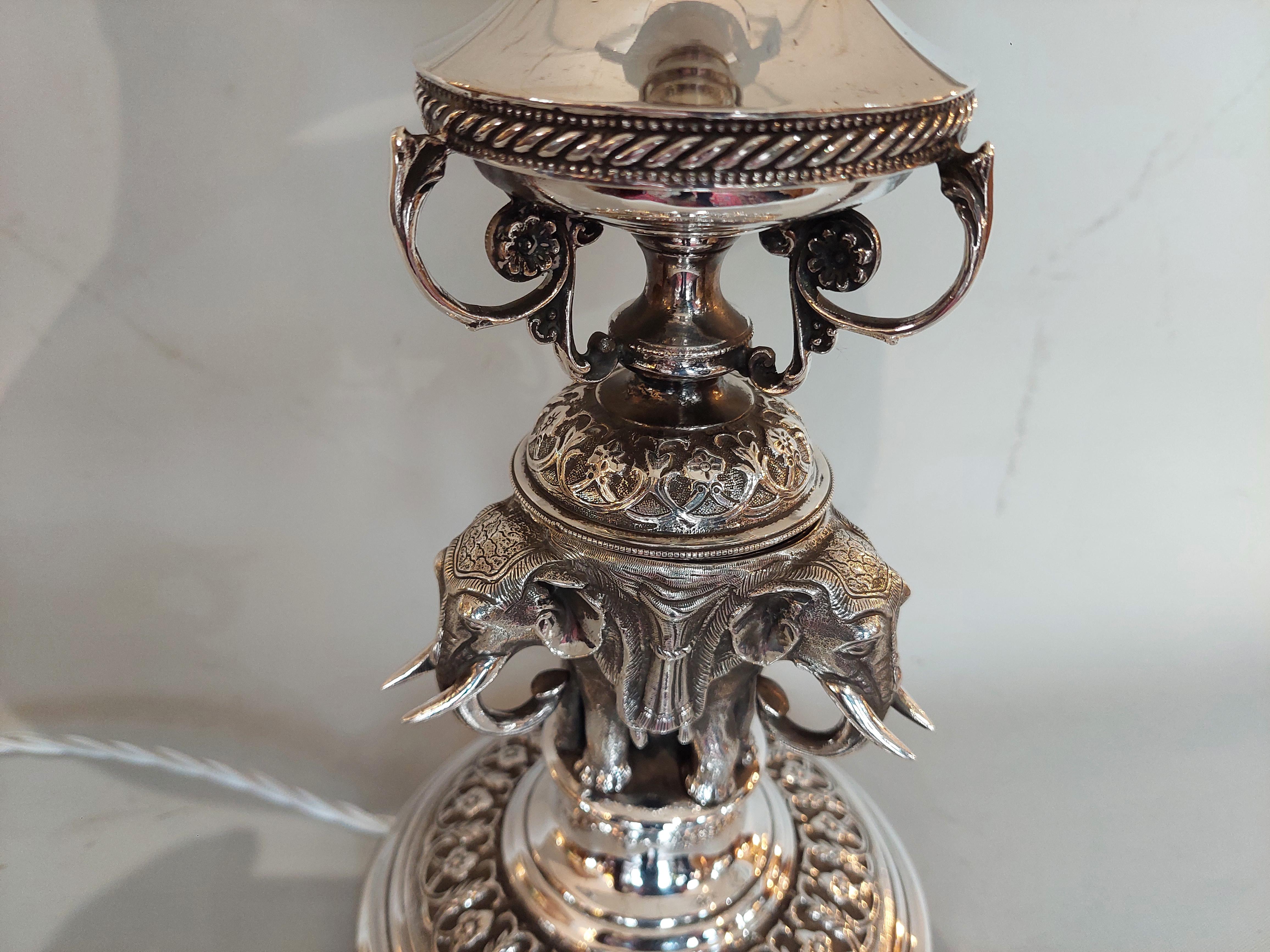 Angloindische versilberte Tischlampe im Angebot 5