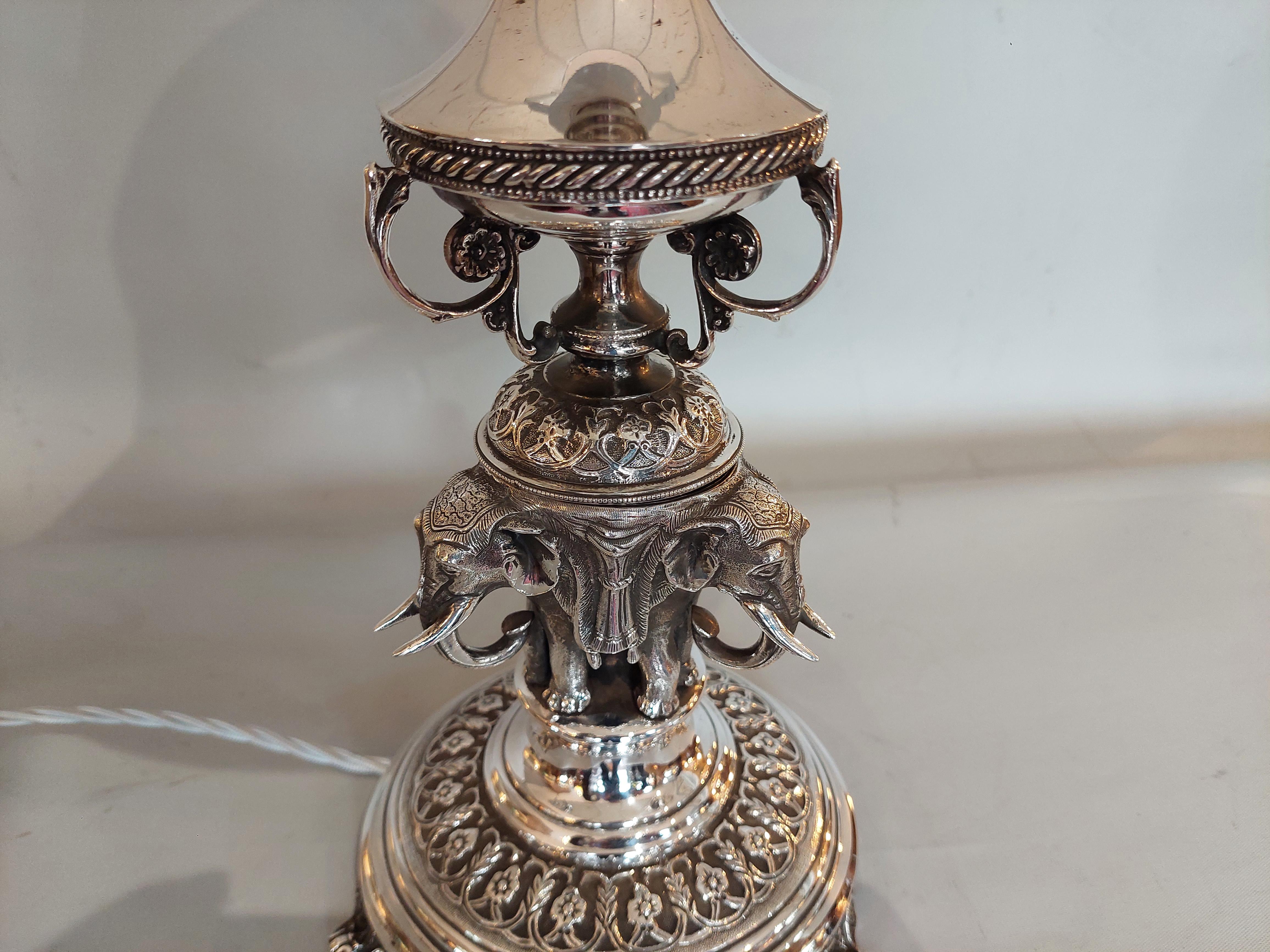 Angloindische versilberte Tischlampe (Versilberung) im Angebot