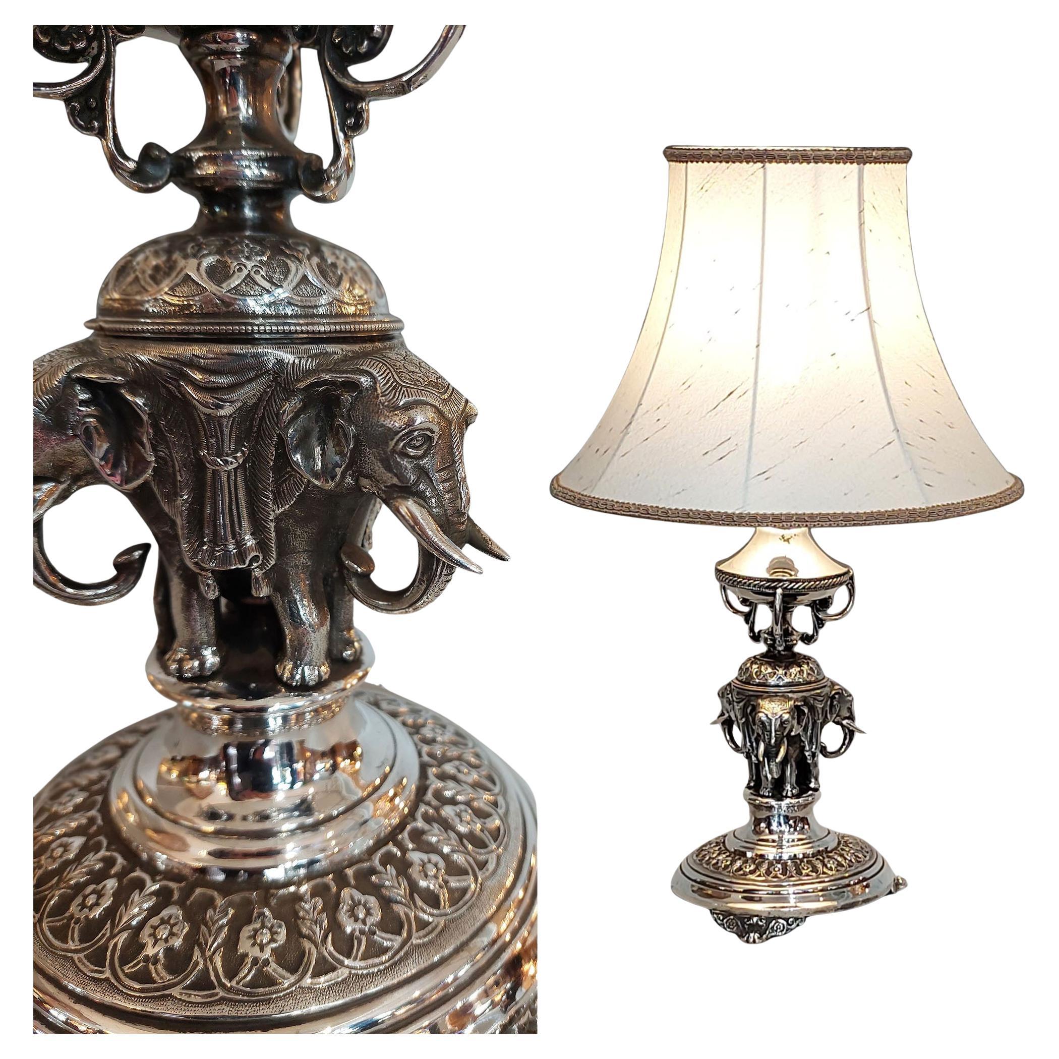 Angloindische versilberte Tischlampe im Angebot