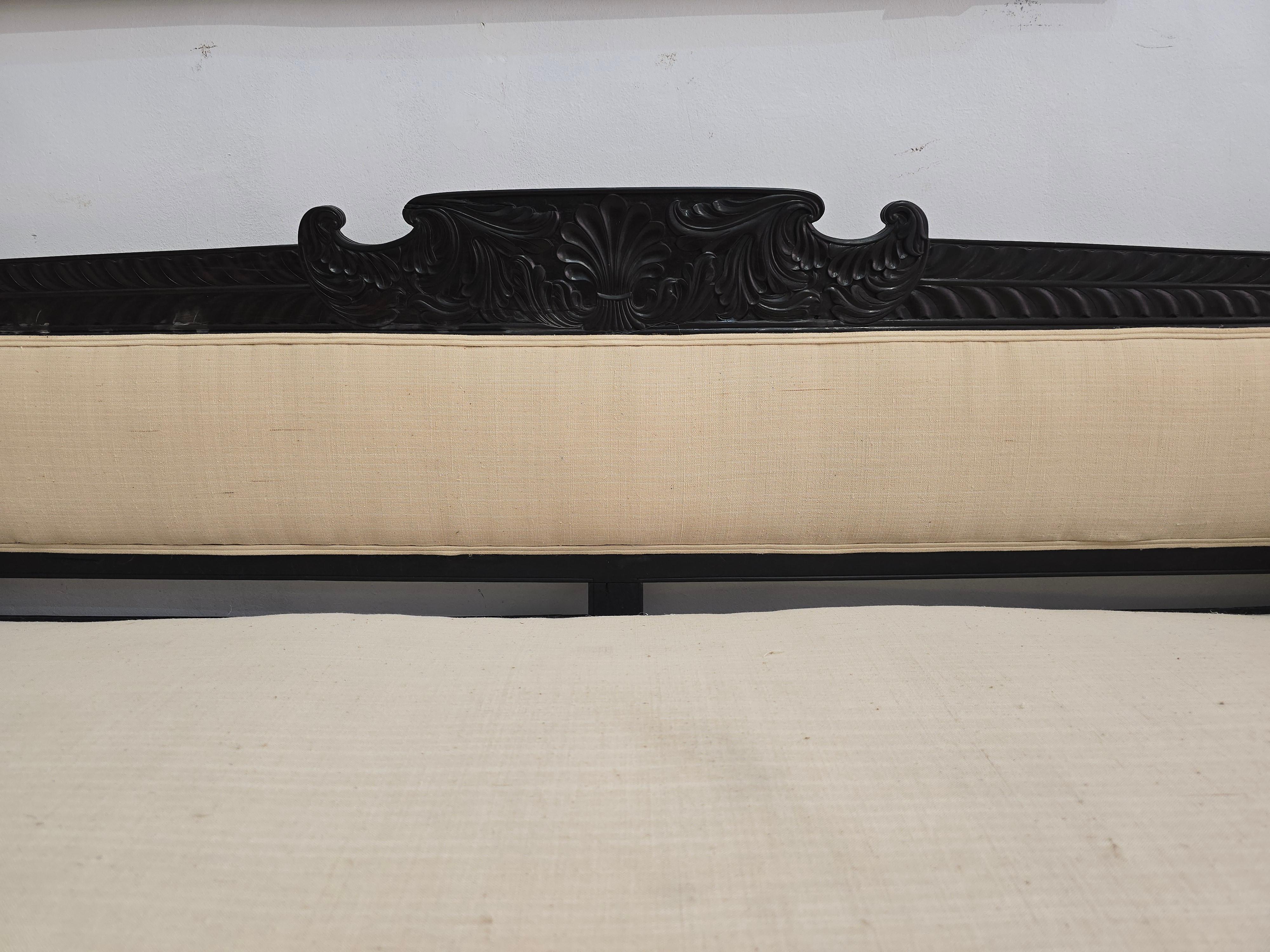 Sofá angloindio de ébano macizo, circa 1830 Finamente tallado y tapizado en venta 3