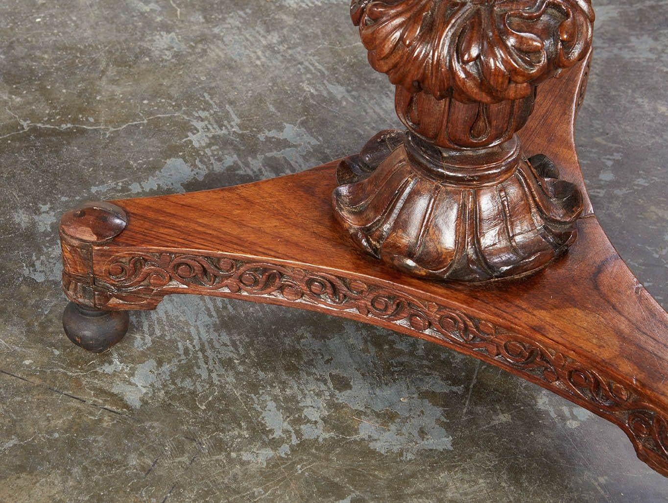 Mesa tallada en madera de palisandro de espécimen angloindio en Bueno estado para la venta en Greenwich, CT