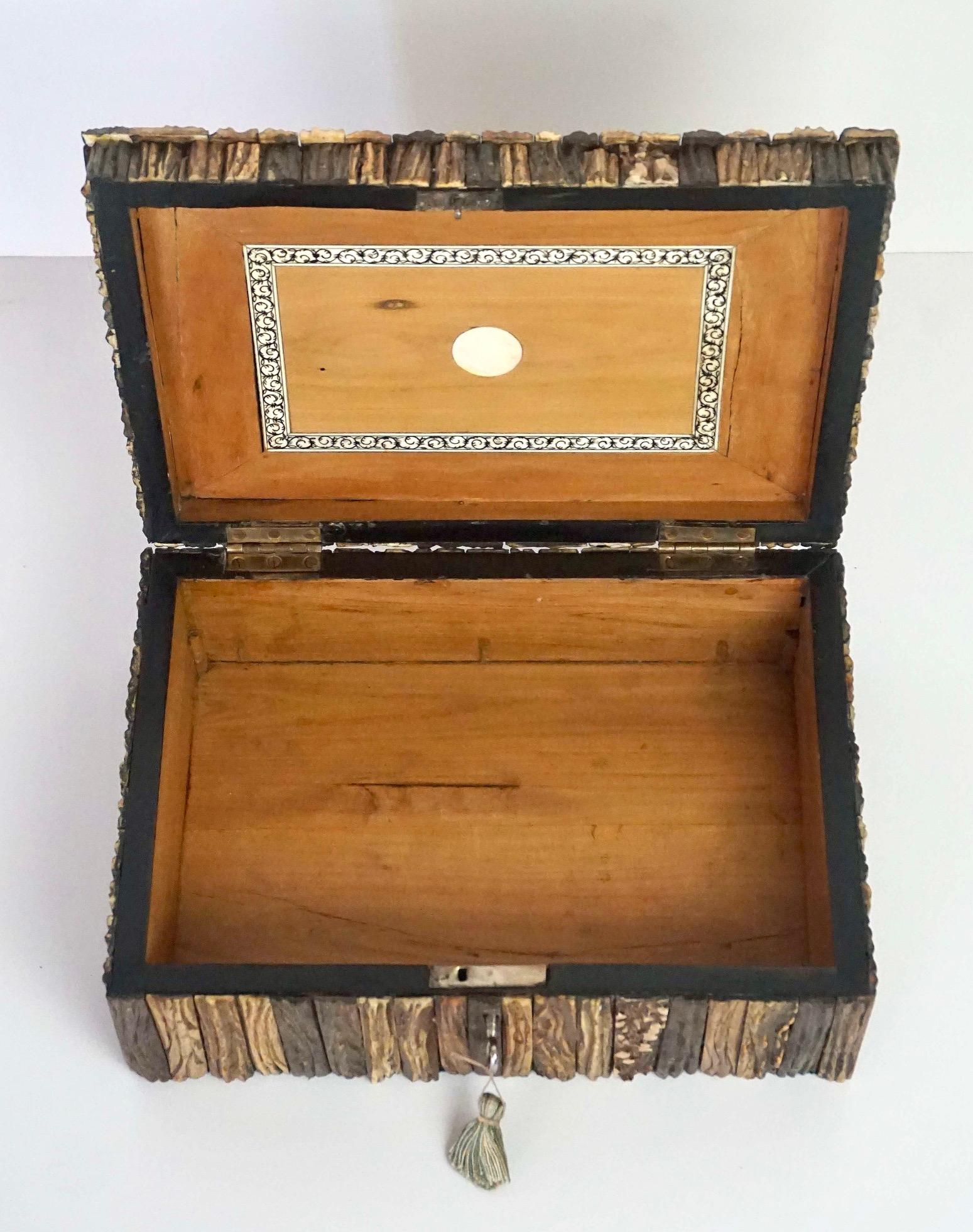 Anglo-Indian Stag Antler Veneered Sandalwood Sewing Box, Vizagapatam, circa 1840 4