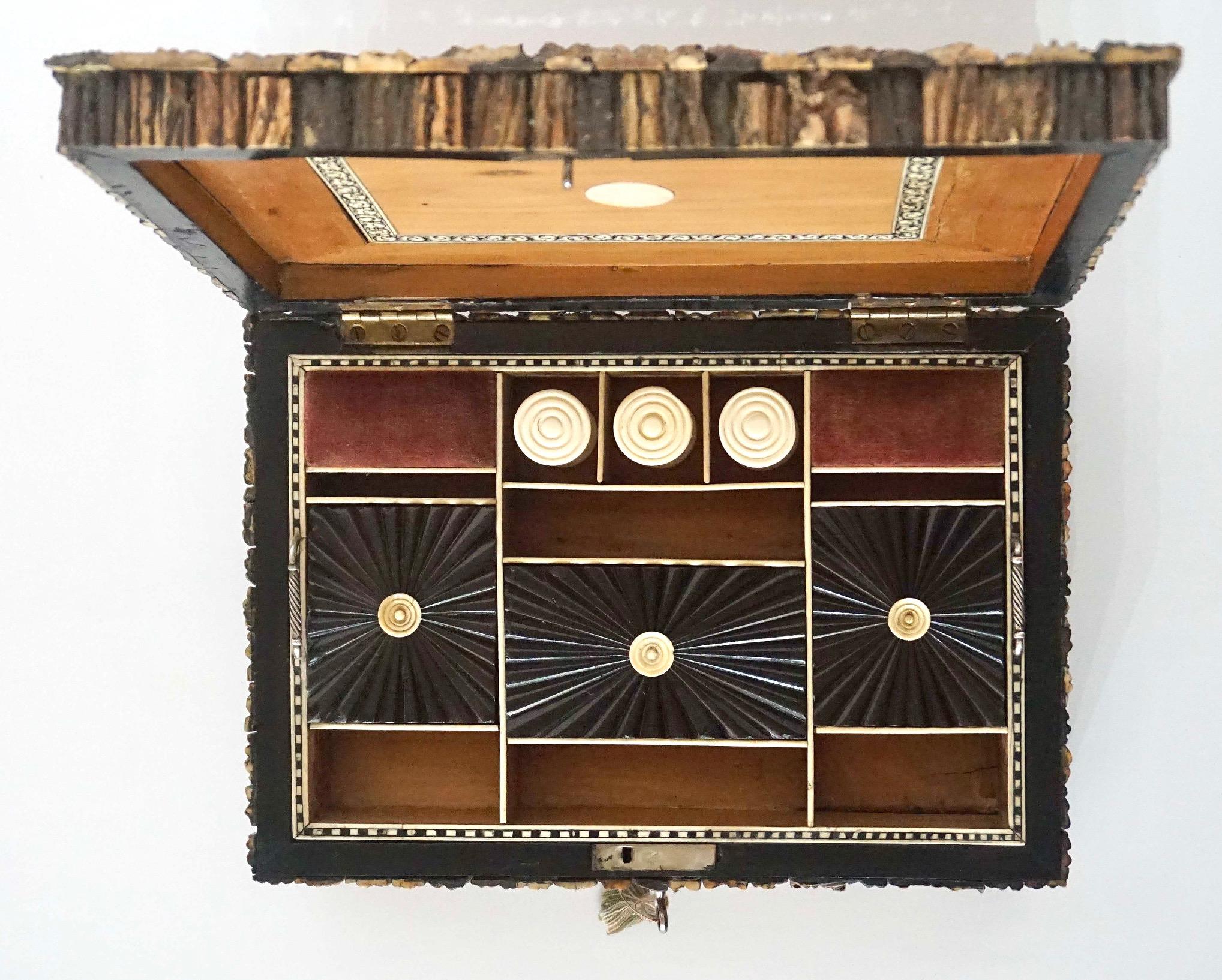 Anglo-Indian Stag Antler Veneered Sandalwood Sewing Box, Vizagapatam, circa 1840 3