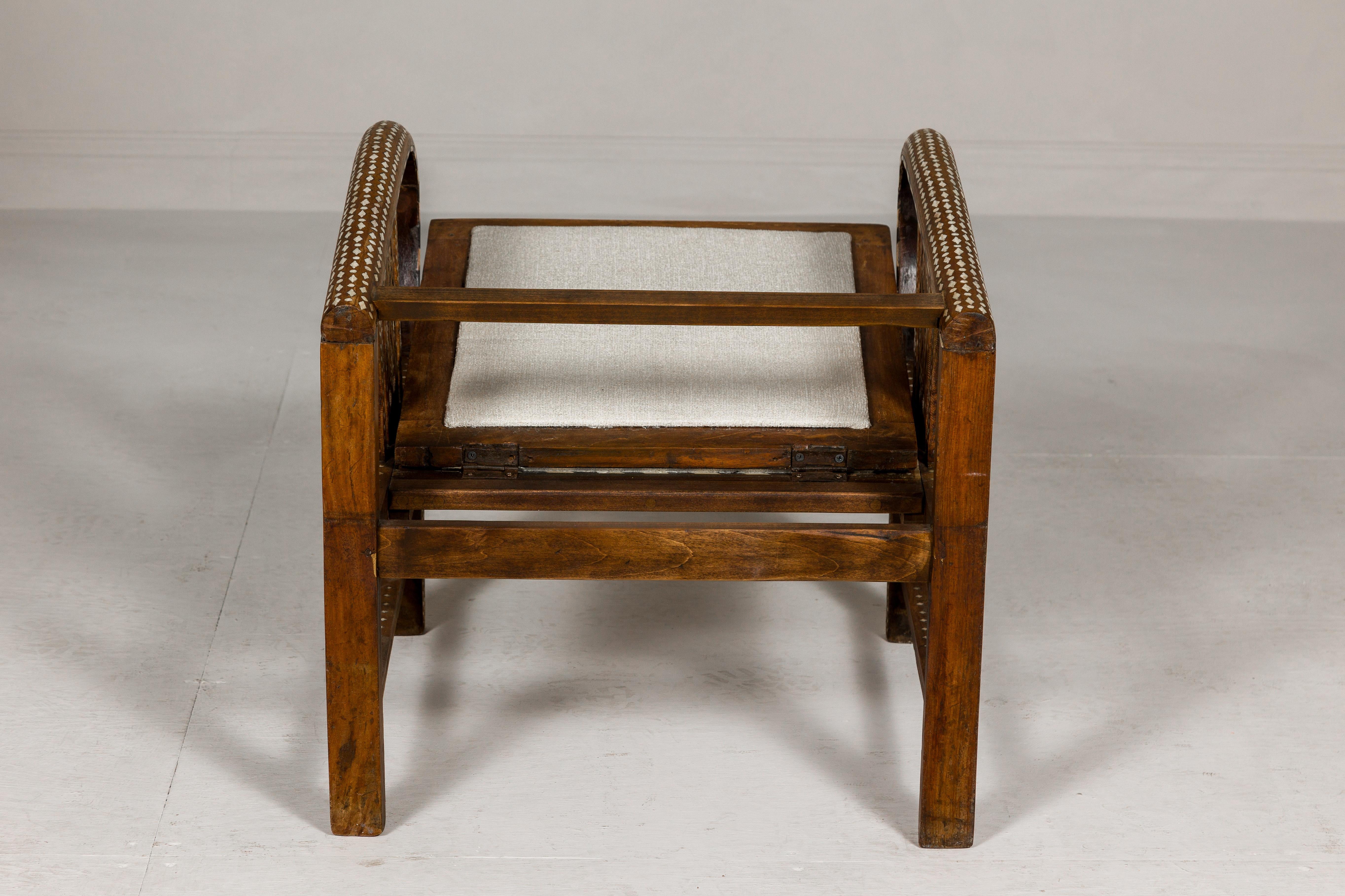 Sessel mit Knochenintarsien im anglo-indischen Stil mit faltbarer Rückenlehne und Loop-Armen im Angebot 4