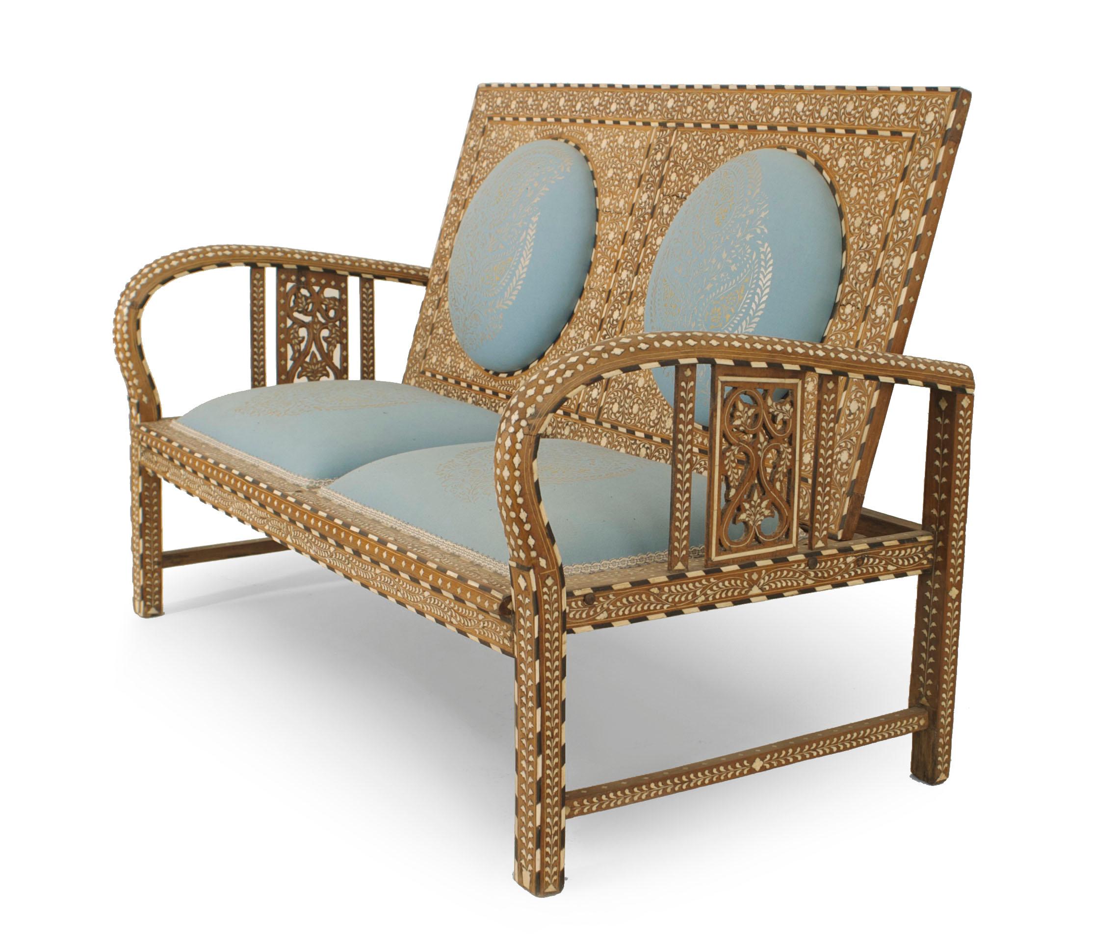 Anglo-indiano Poltrona imbottita con intarsi in teak anglo-indiano in vendita