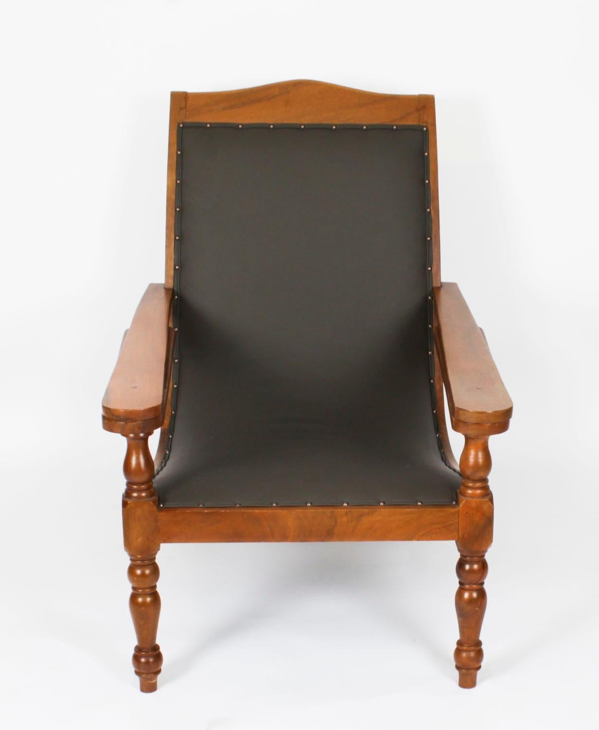 Fin du XIXe siècle Chaise jardinière indienne anglo-indienne en teck avec bras extensibles 19ème siècle en vente