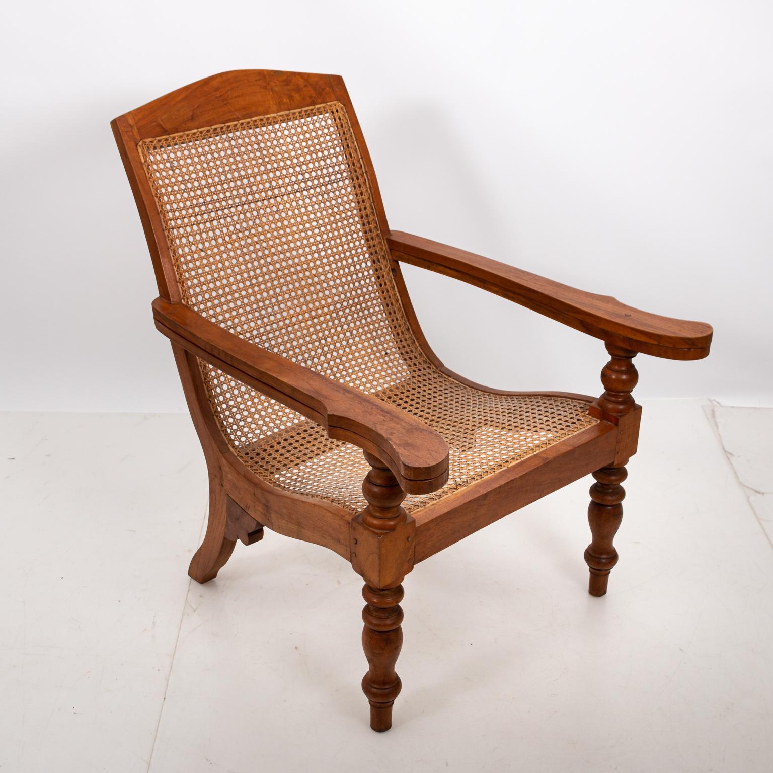 Anglo-Indian Teakwood and Cane Plantation Chair  In Good Condition In Stamford, CT