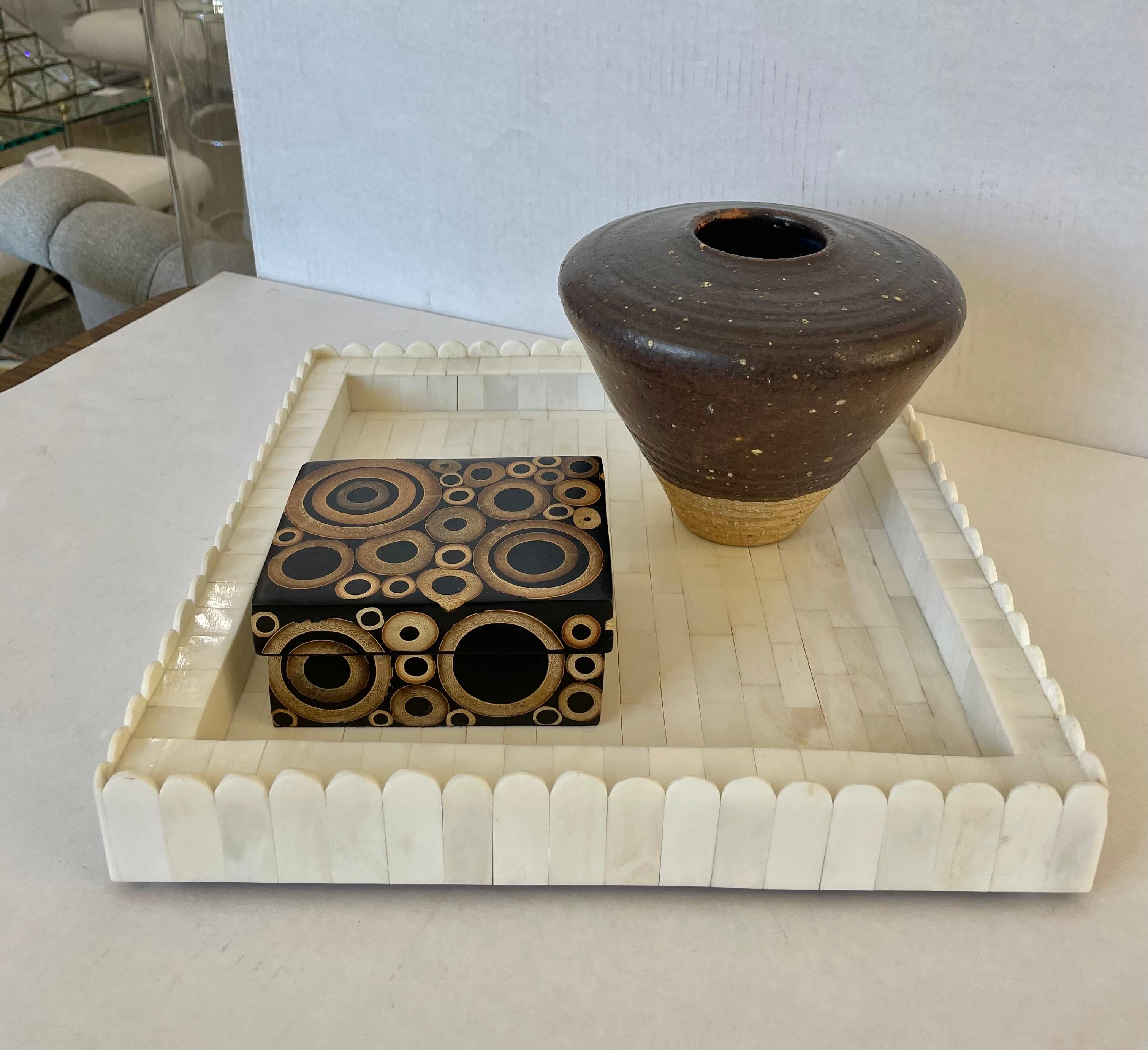 This stylish and chic Anglo Indian style serving tray is fabricated in tessellated bone, and the piece will make a subtle statement with its form and use of materials. 
