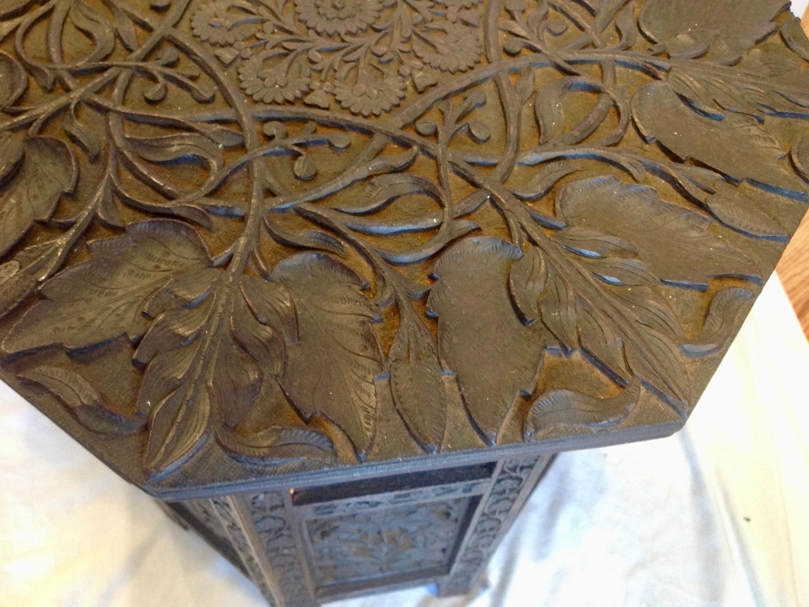 Anglo-Indian Travel Table / Tabouret 2