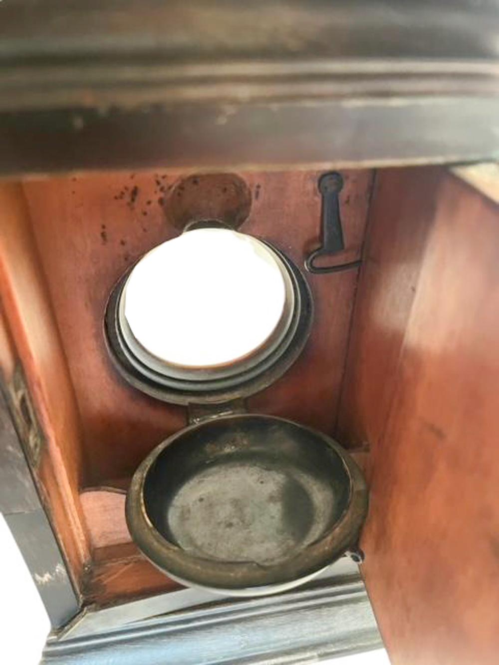 Porte-montre de forme architecturale en placage de corne Anglo-Indien / Vizagapatam en vente 5