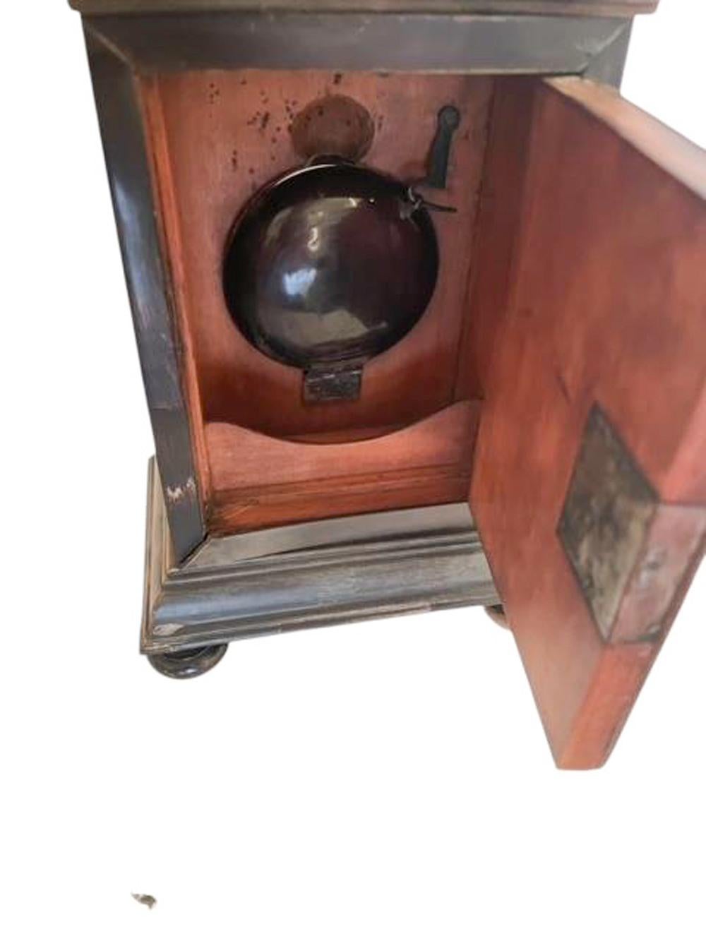 Porte-montre de forme architecturale en placage de corne Anglo-Indien / Vizagapatam en vente 2