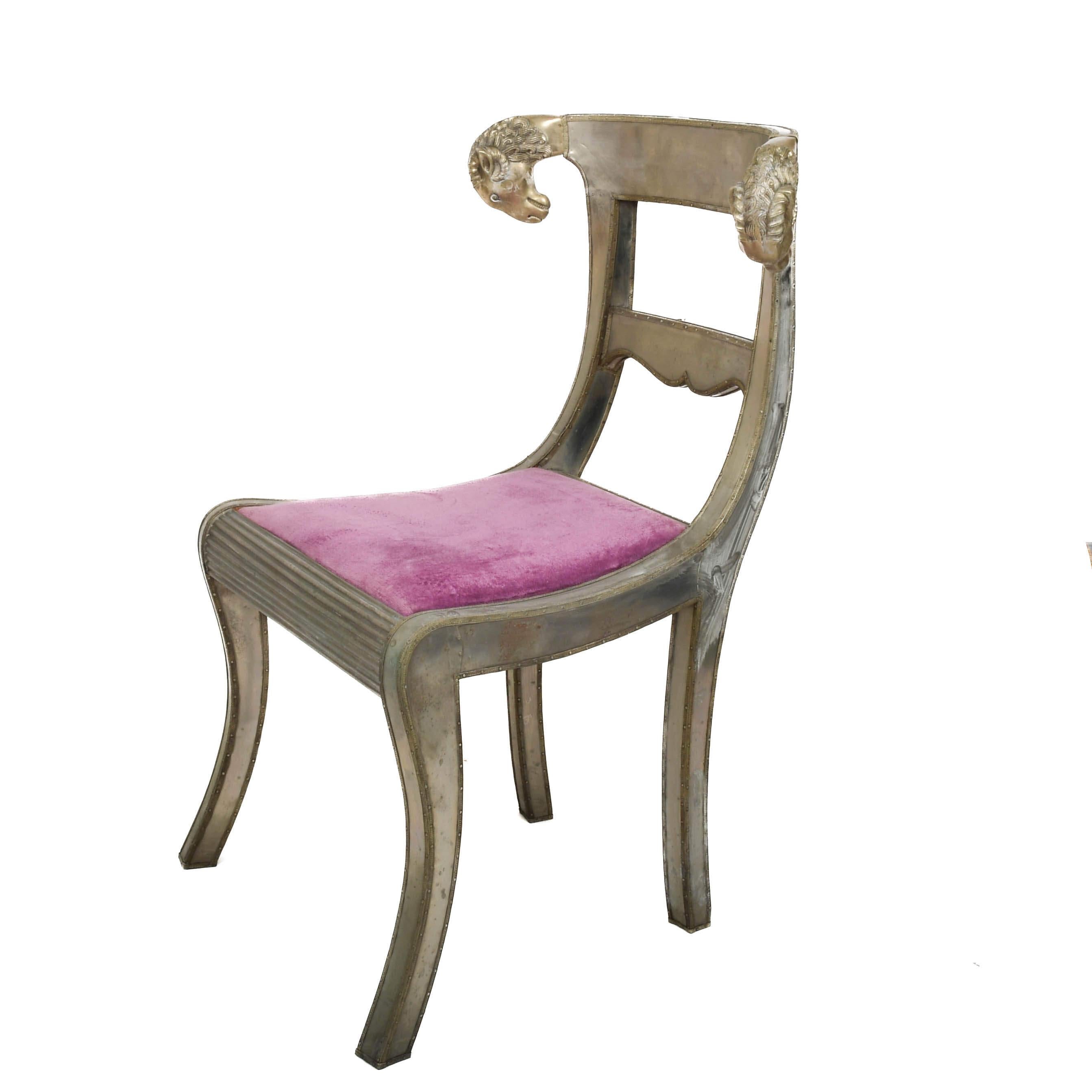 Anglo-indischer Hochzeitsstuhl mit Widderkopf-Motiven (Indisch) im Angebot