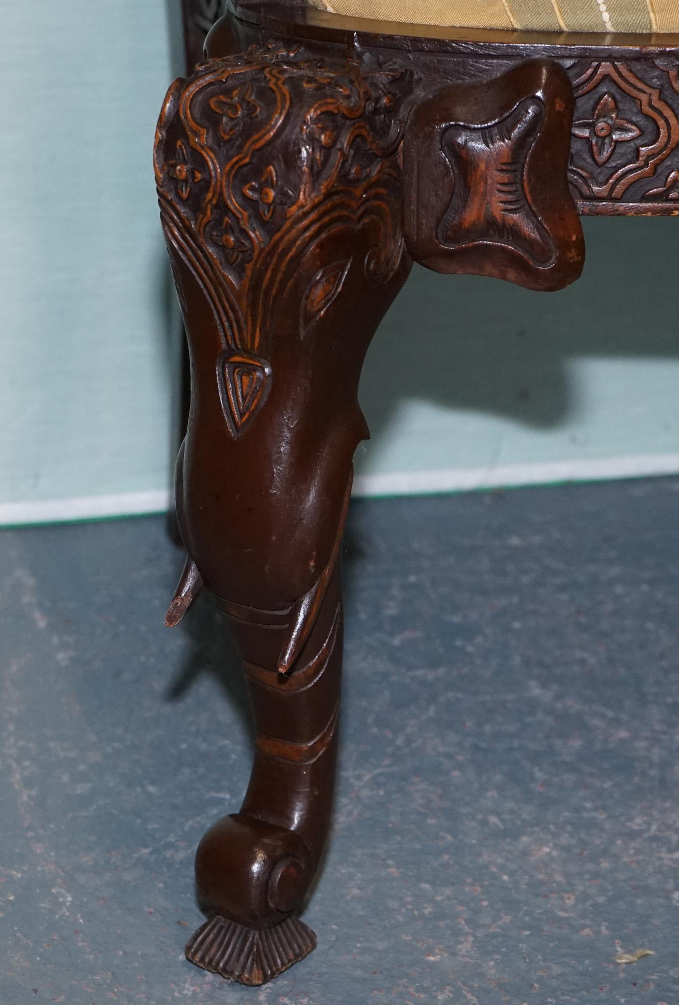 XX secolo BRACCIALE IN LEGNO ANGLO INDIANO CON DETTAGLIO DI ELEFANTE INGANNATO in vendita