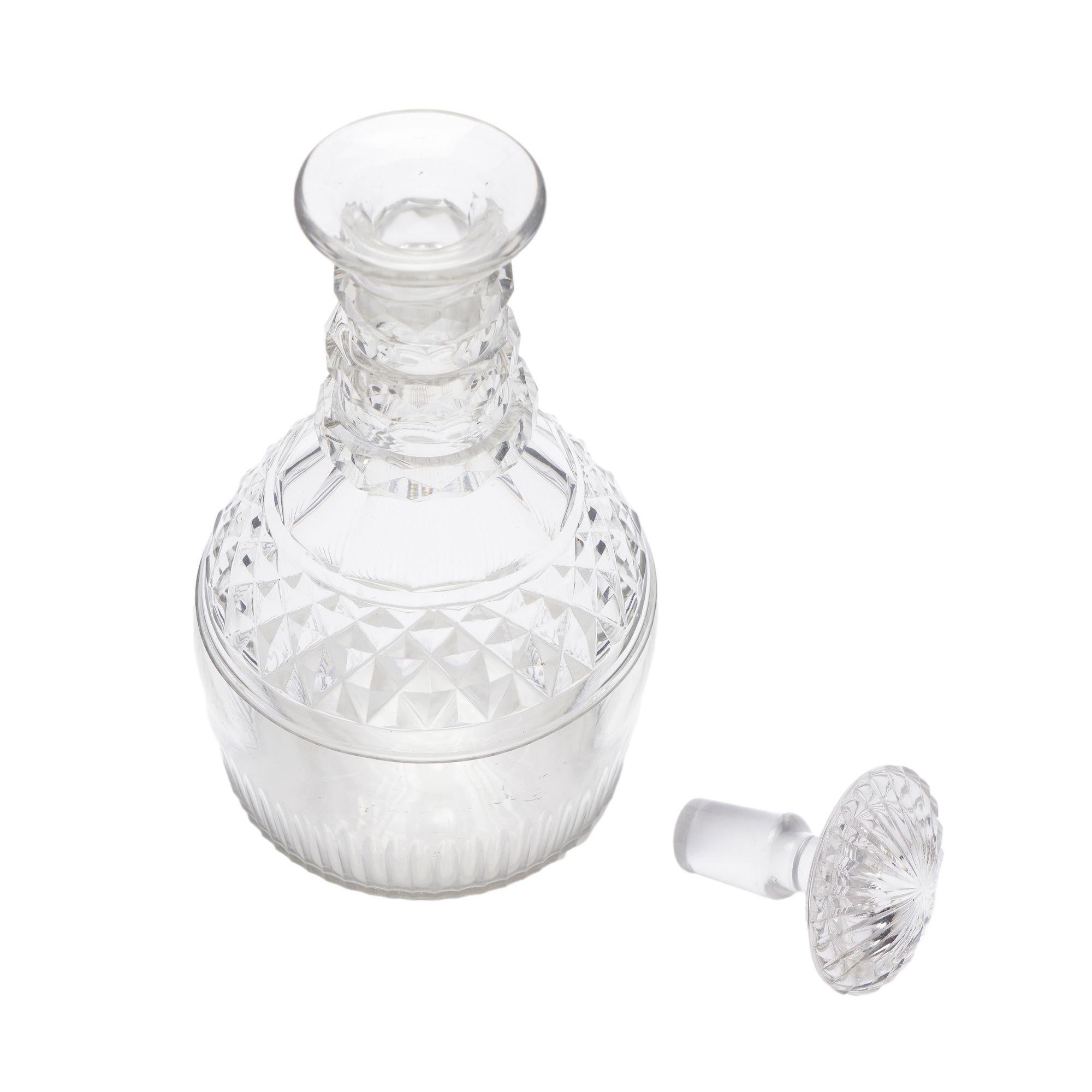 Anglo-Irish blown & cut glass decanter, c. 1790-1810 In Good Condition In Kenilworth, IL