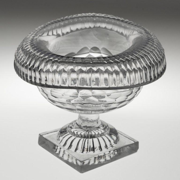 Anglo-Irish Glass Bowl with Lemon Squeezer Foot c1800 In Good Condition For Sale In Tunbridge Wells, GB