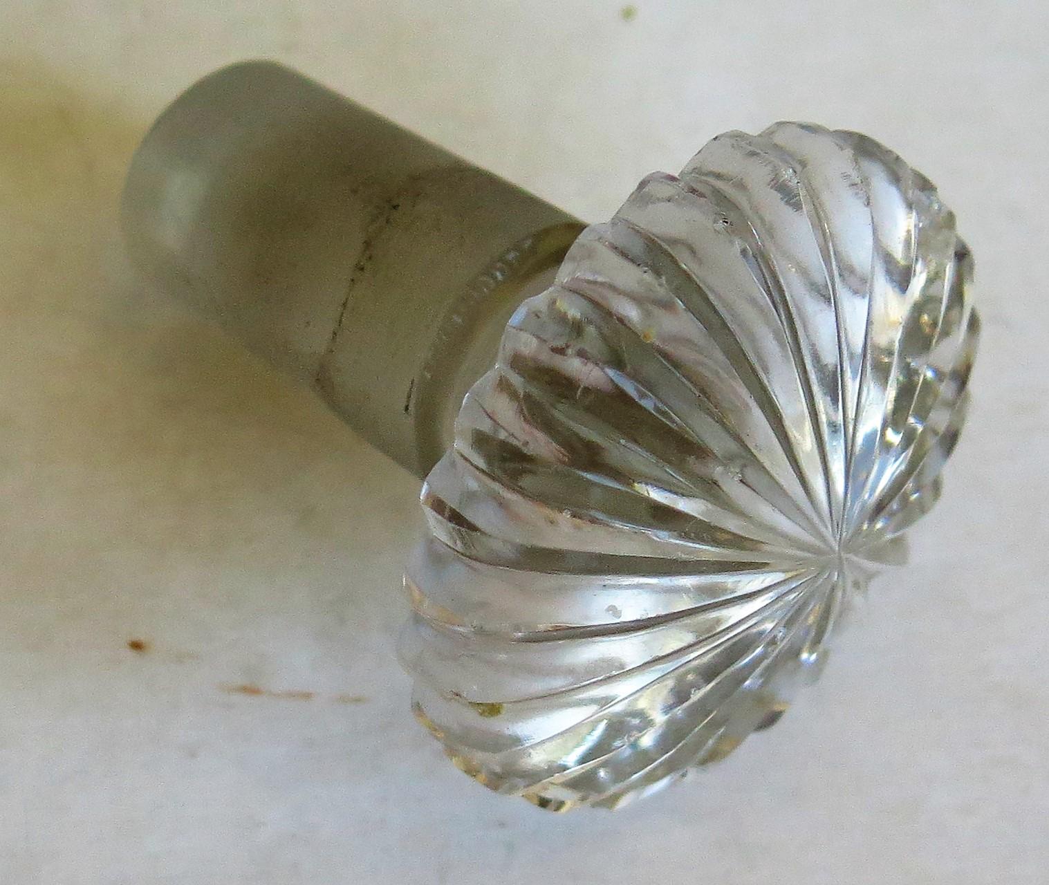 Anglo Irish Lead Glass Decanter Three Neck Rings Mushroom Stopper, Circa 1800 7