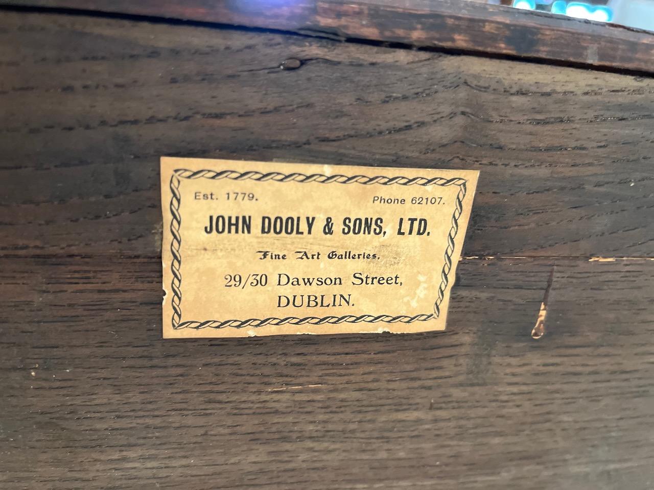 Cassapanca in mogano modello anglo-irlandese. Un campione di vendita per mostrare il pezzo prima che venisse realizzato su ordinazione a grandezza naturale.  Prodotto dalla nota azienda irlandese John Dooly & Sons di Dublino, fondata nel 1779 e
